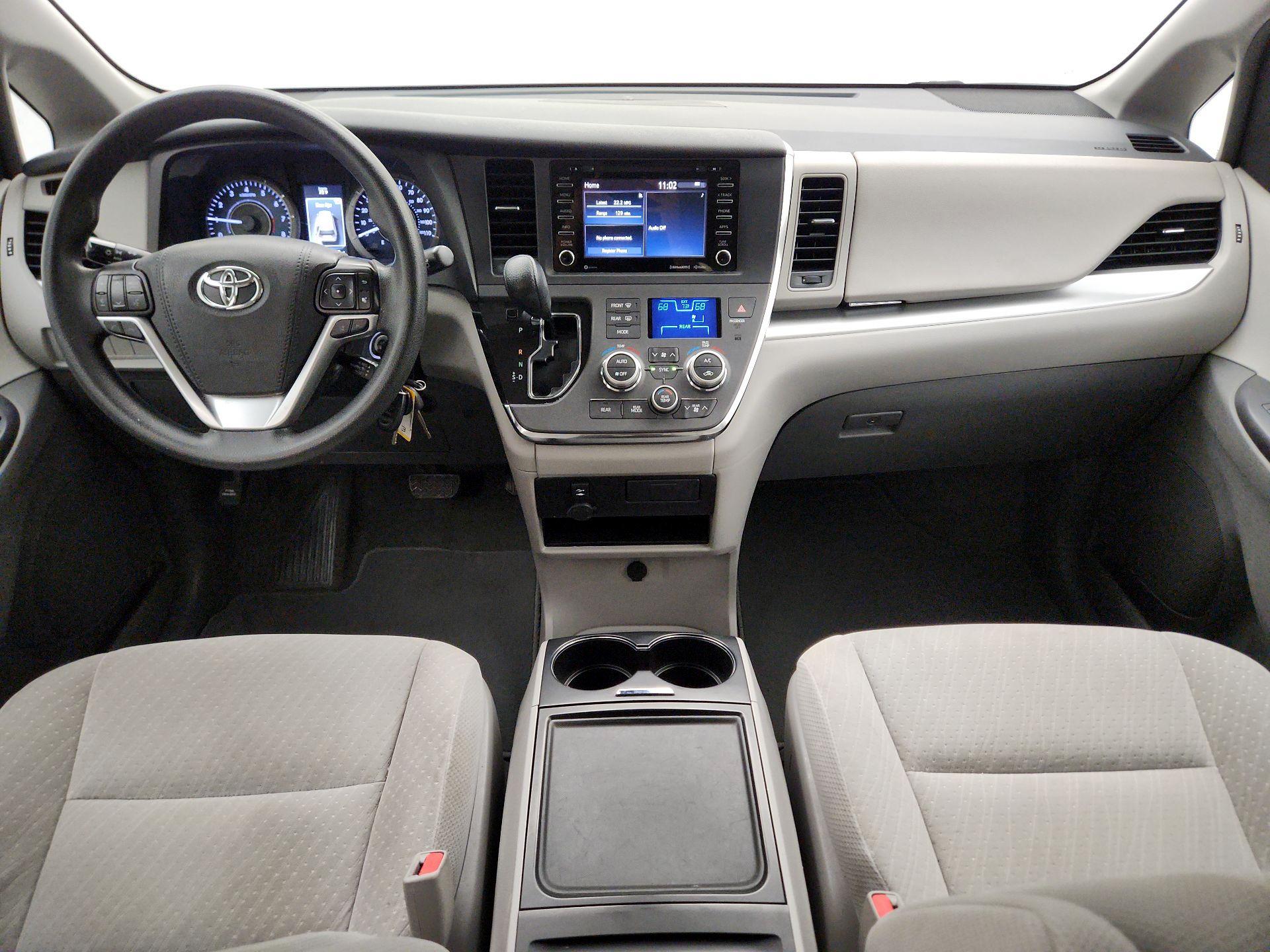 Thumbnail: 2018 Toyota Sienna - 9