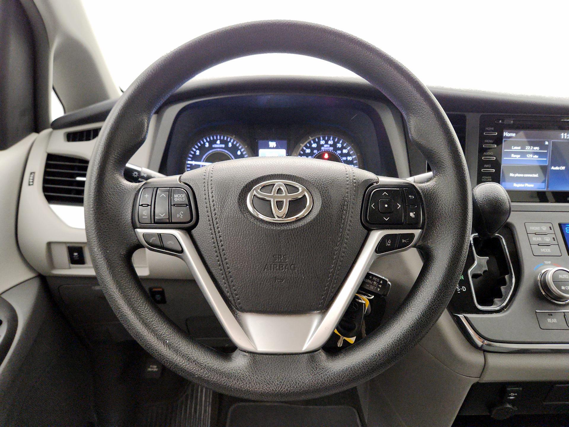 Thumbnail: 2018 Toyota Sienna - 10