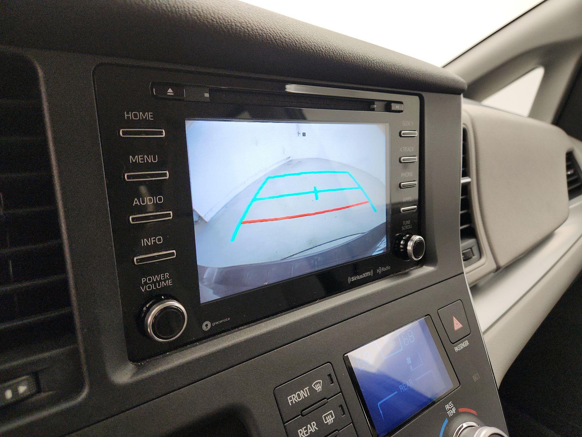 Thumbnail: 2018 Toyota Sienna - 14