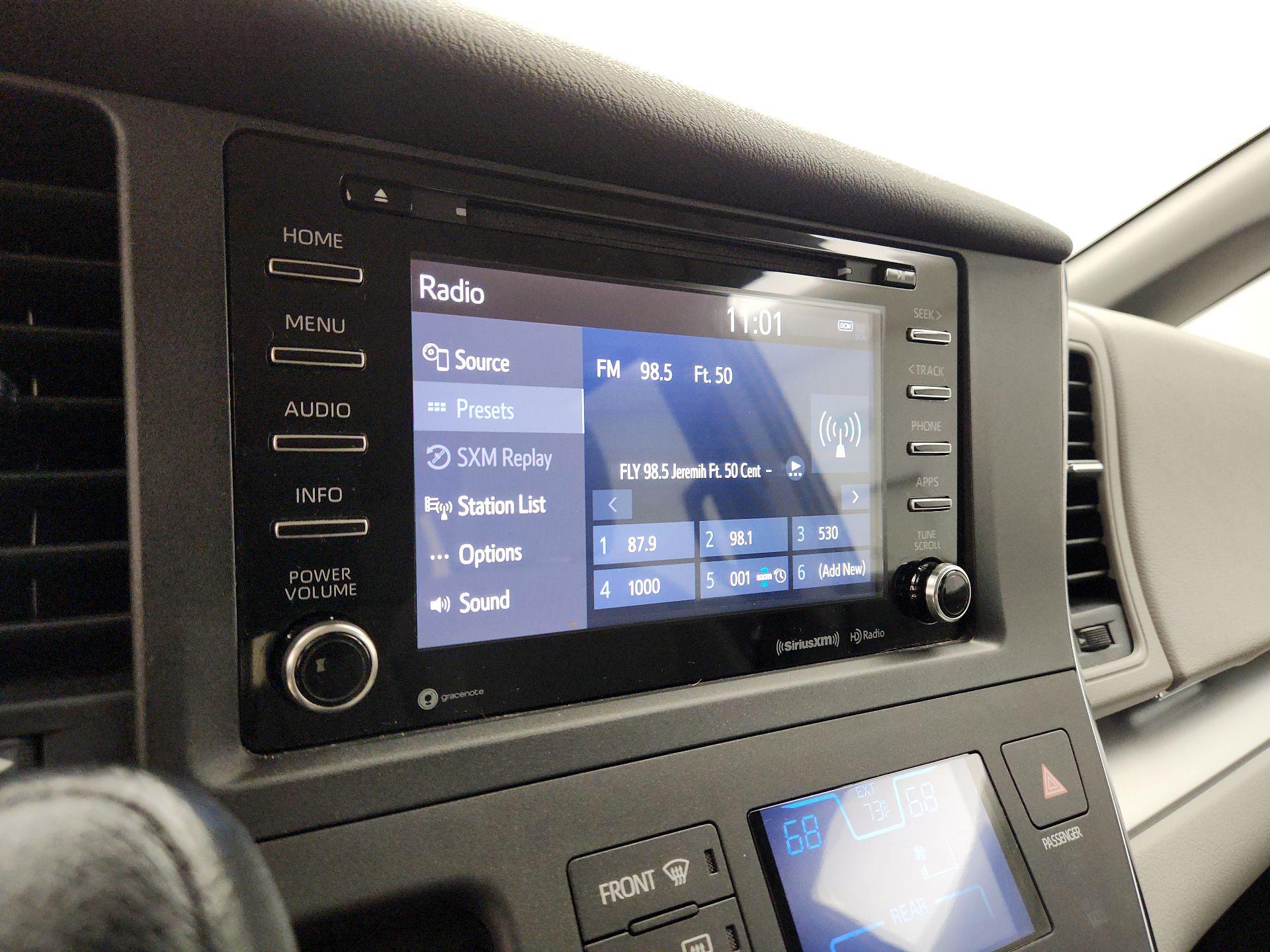 Thumbnail: 2018 Toyota Sienna - 15