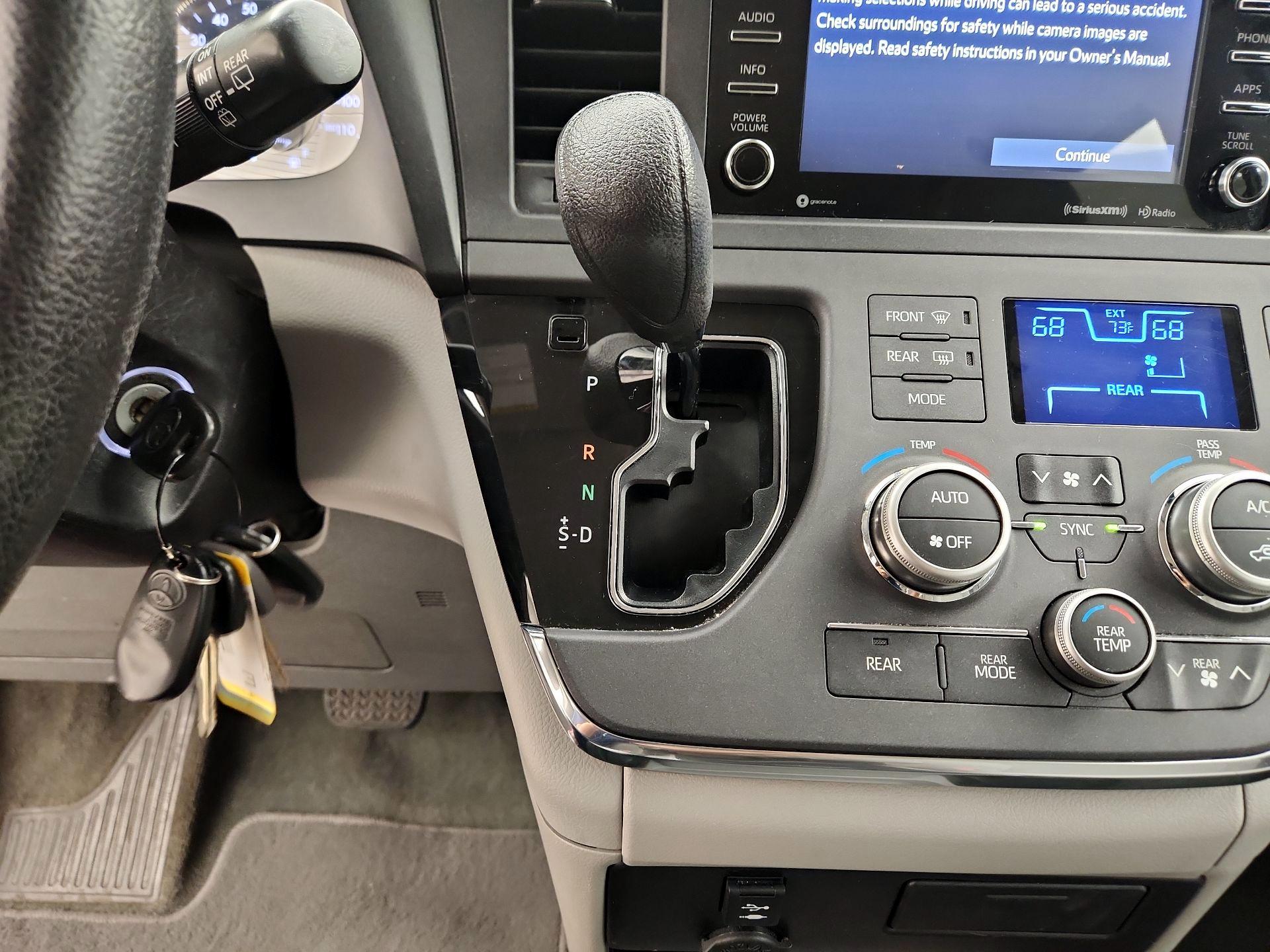 Thumbnail: 2018 Toyota Sienna - 17