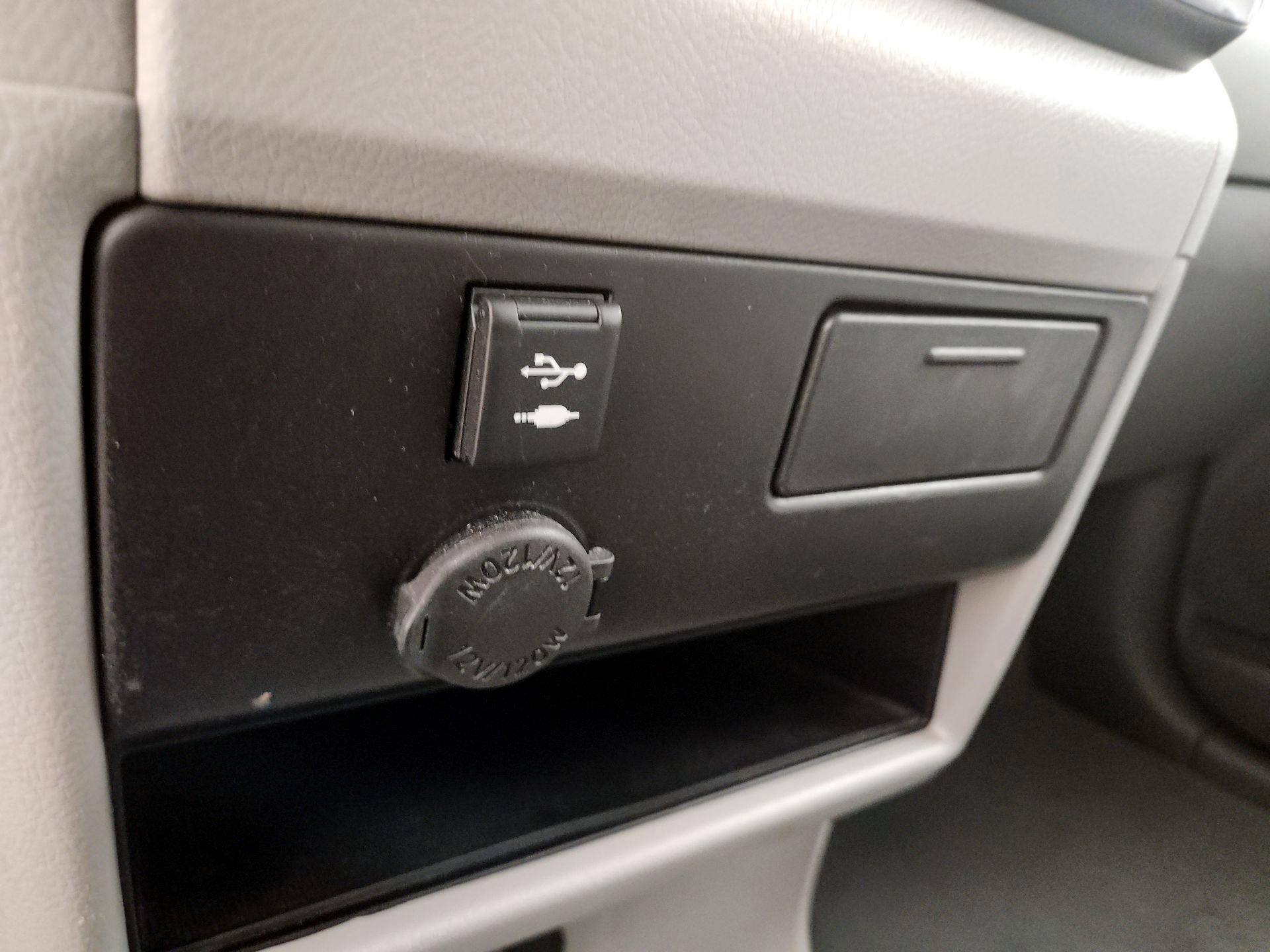 Thumbnail: 2018 Toyota Sienna - 18