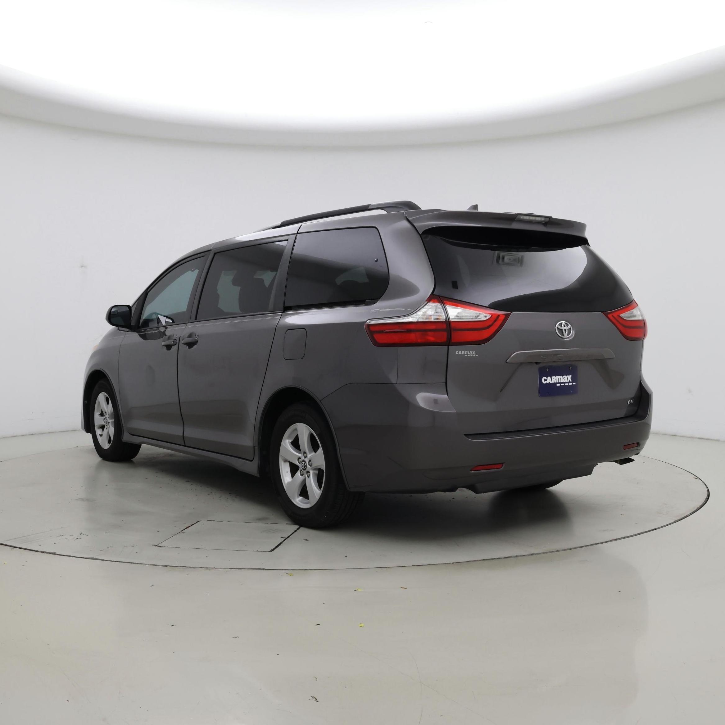 Thumbnail: 2018 Toyota Sienna - 2