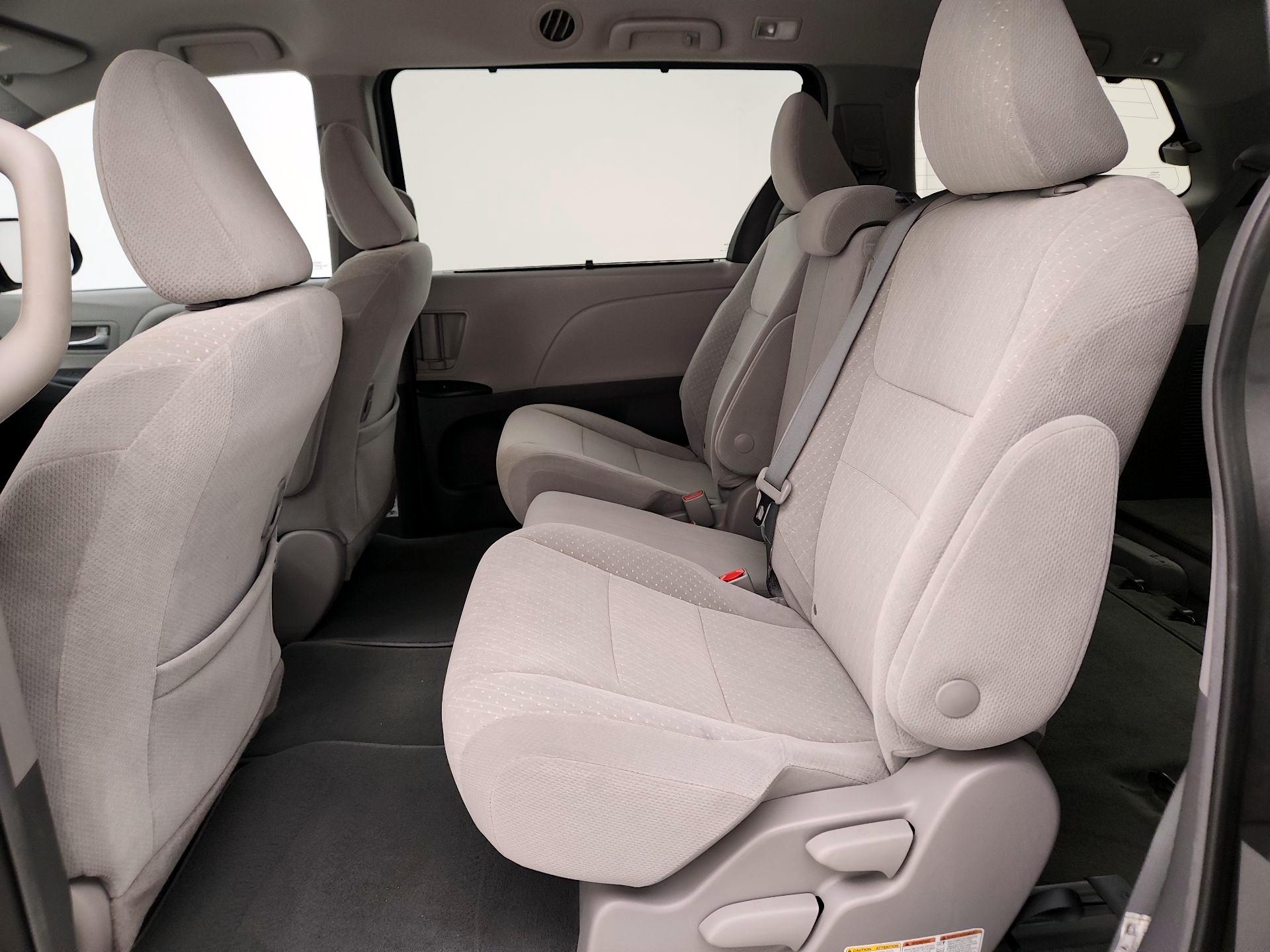 Thumbnail: 2018 Toyota Sienna - 19