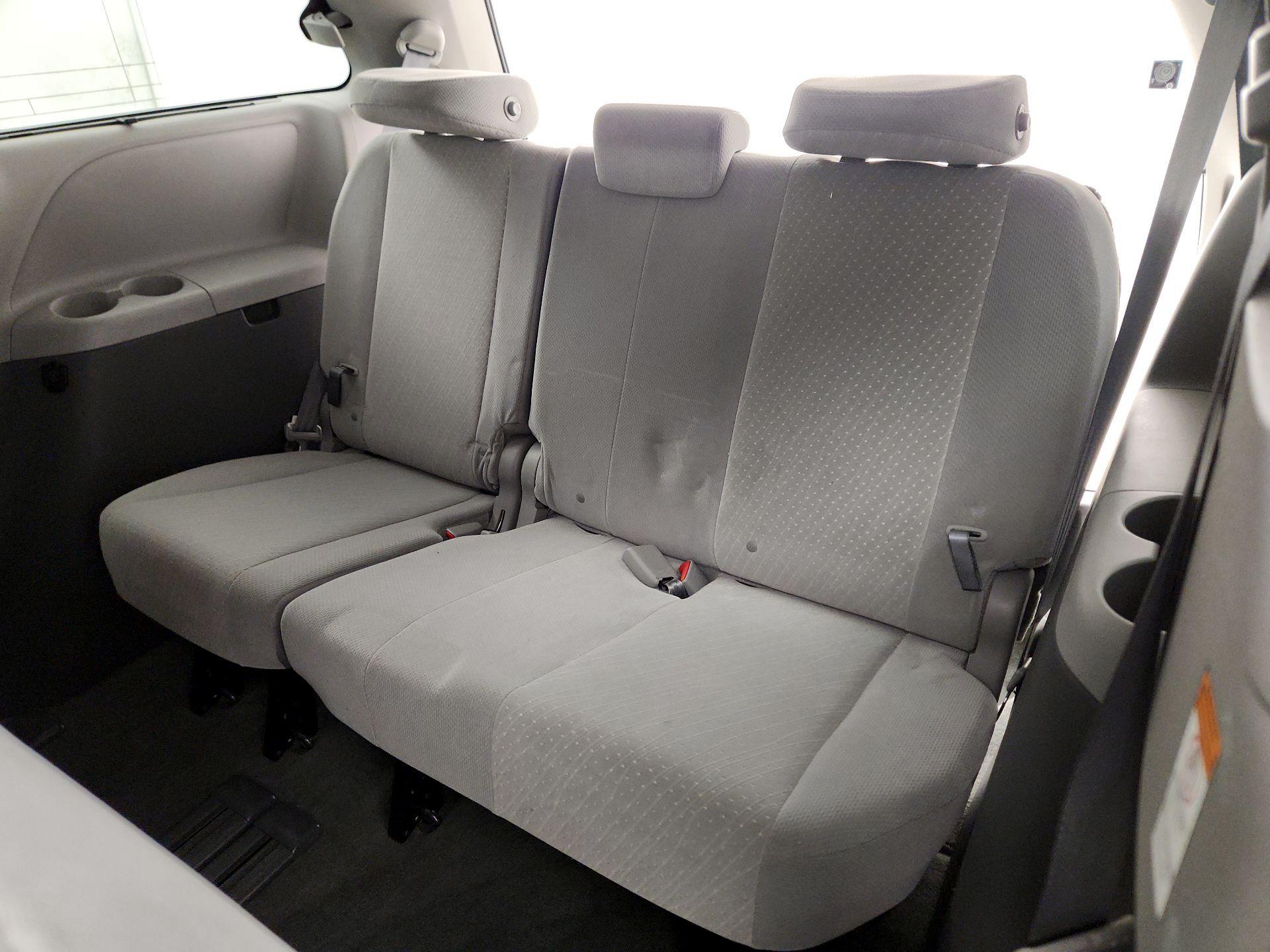 Thumbnail: 2018 Toyota Sienna - 20