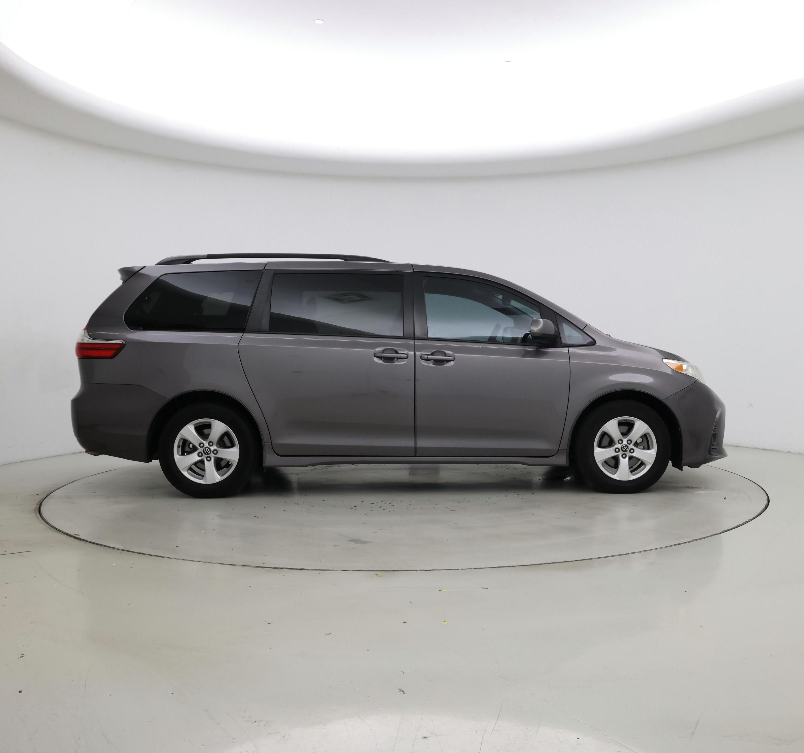 Thumbnail: 2018 Toyota Sienna - 7