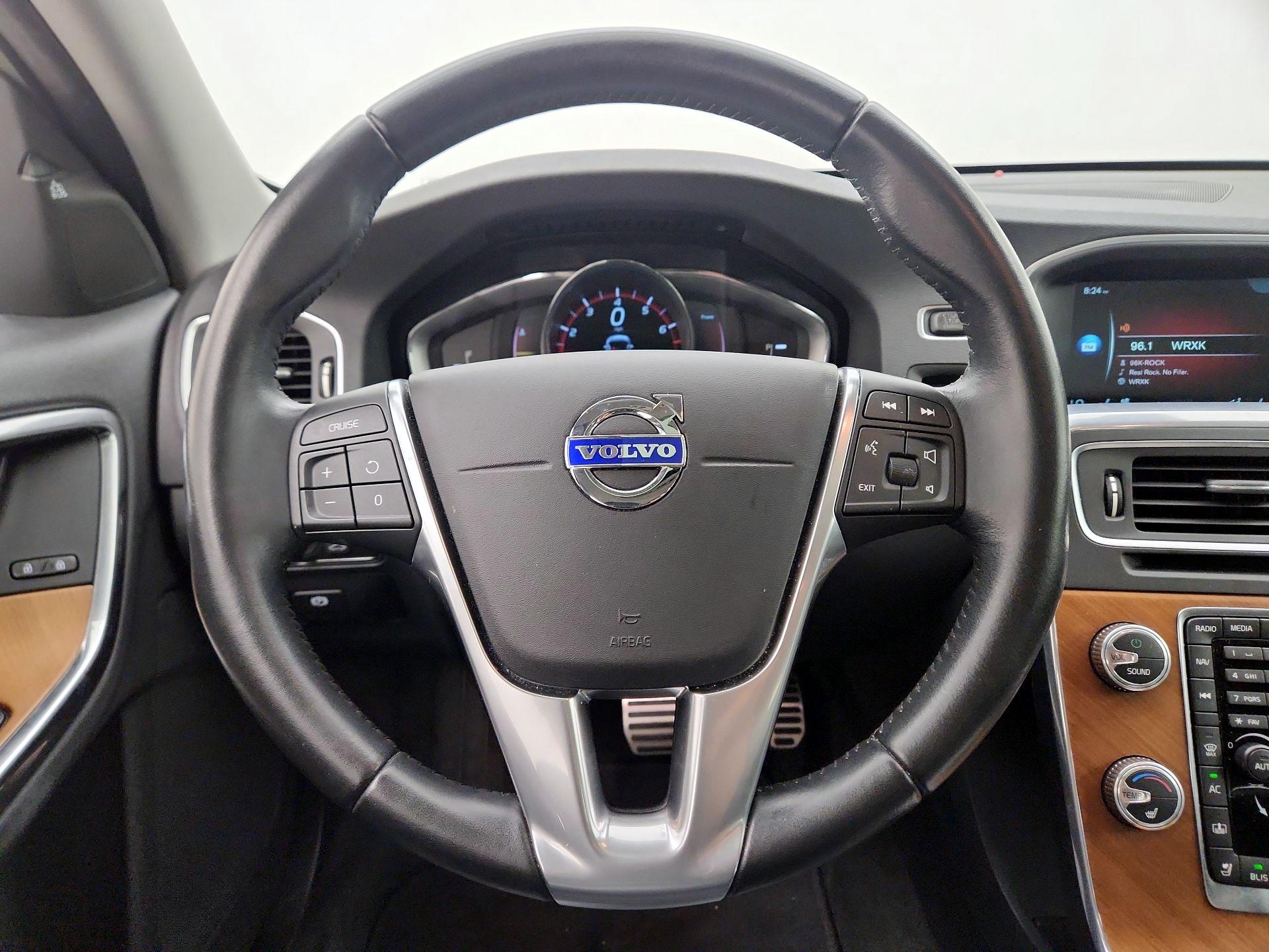 Thumbnail: 2016 Volvo S60 - 10