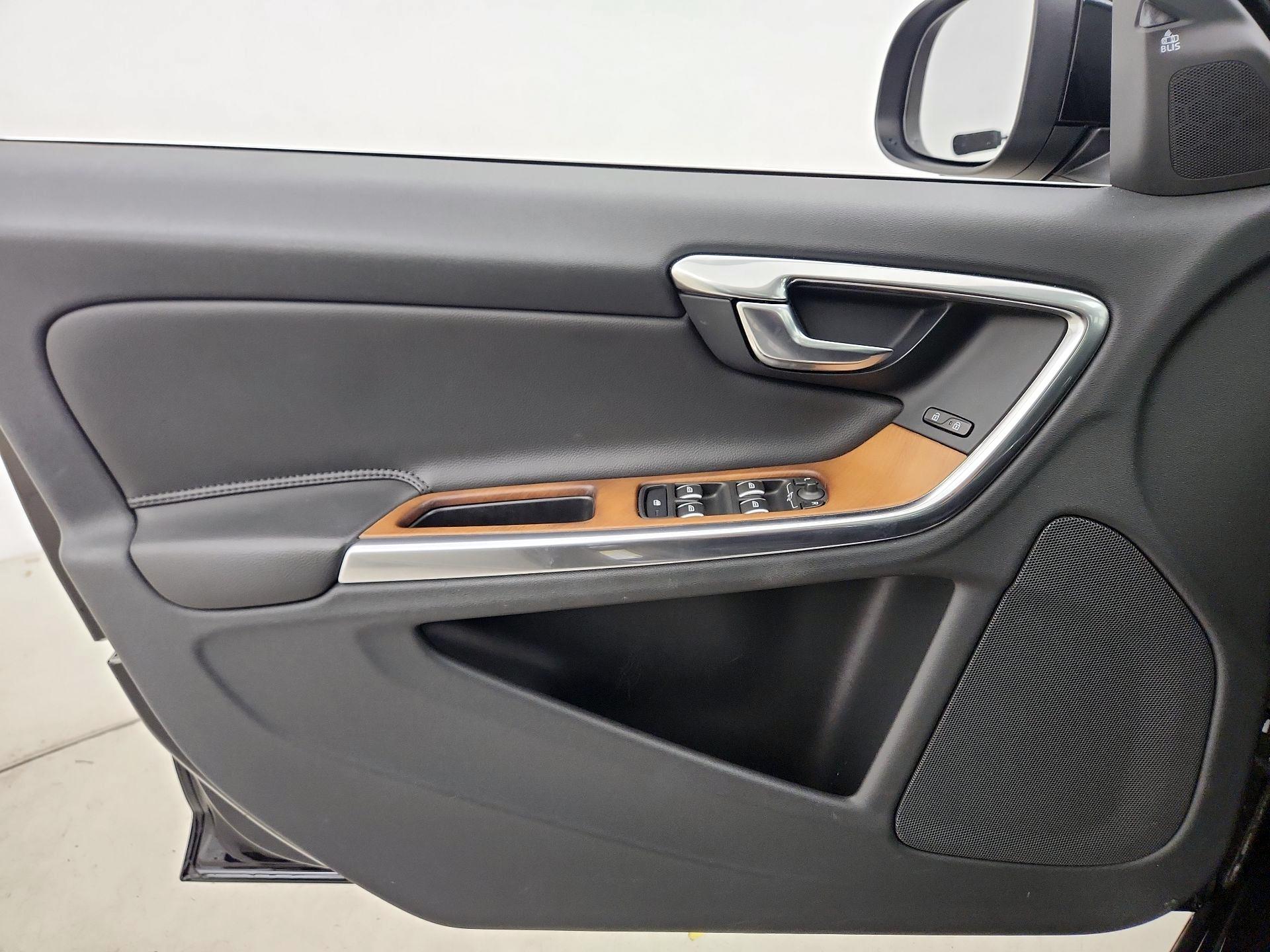 Thumbnail: 2016 Volvo S60 - 12