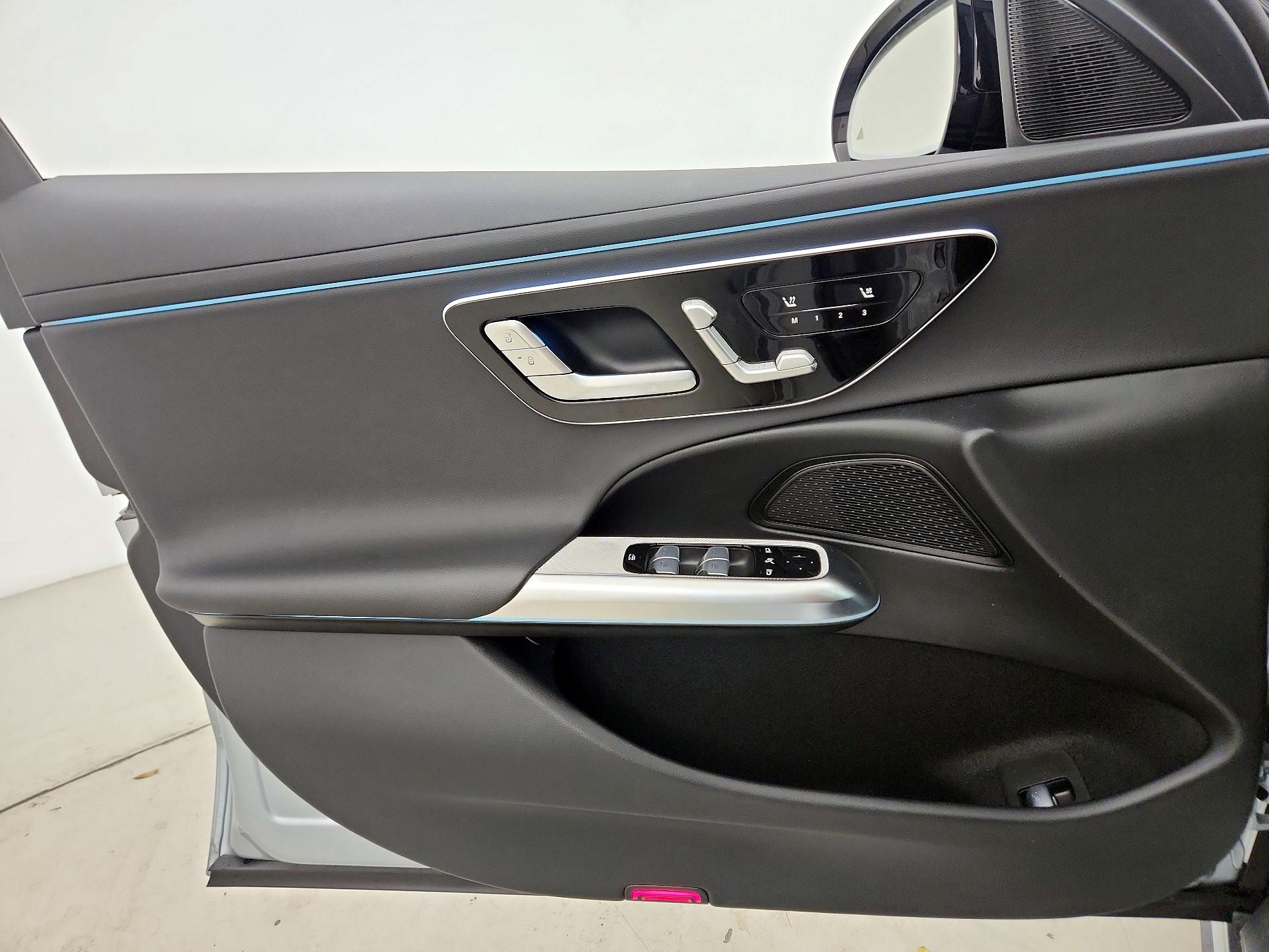 Thumbnail: 2025 Mercedes-Benz E-Class - 12