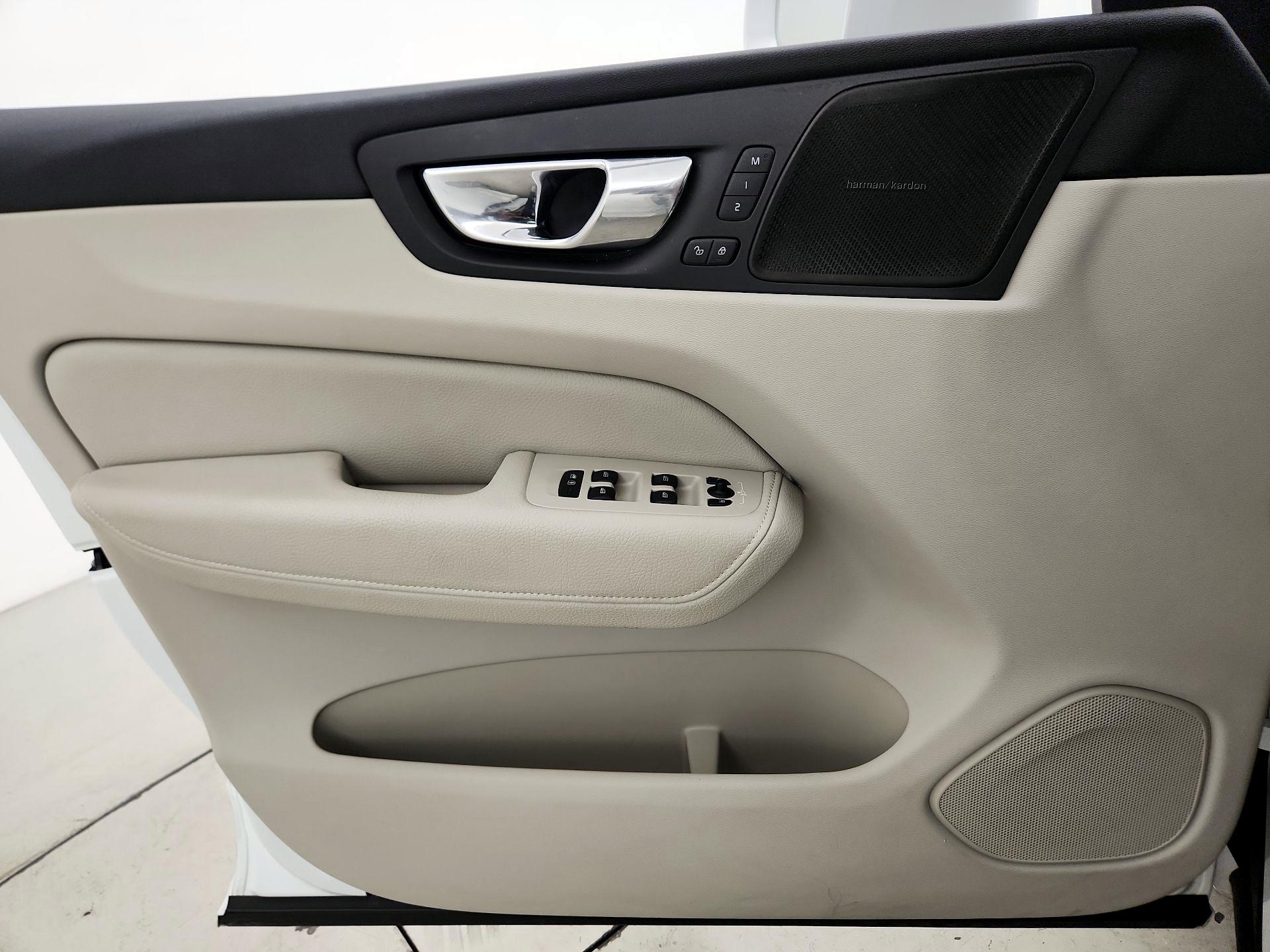 Thumbnail: 2020 Volvo XC60 - 12