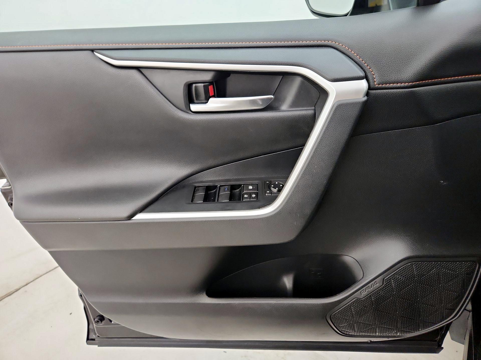 Thumbnail: 2019 Toyota RAV4 - 12