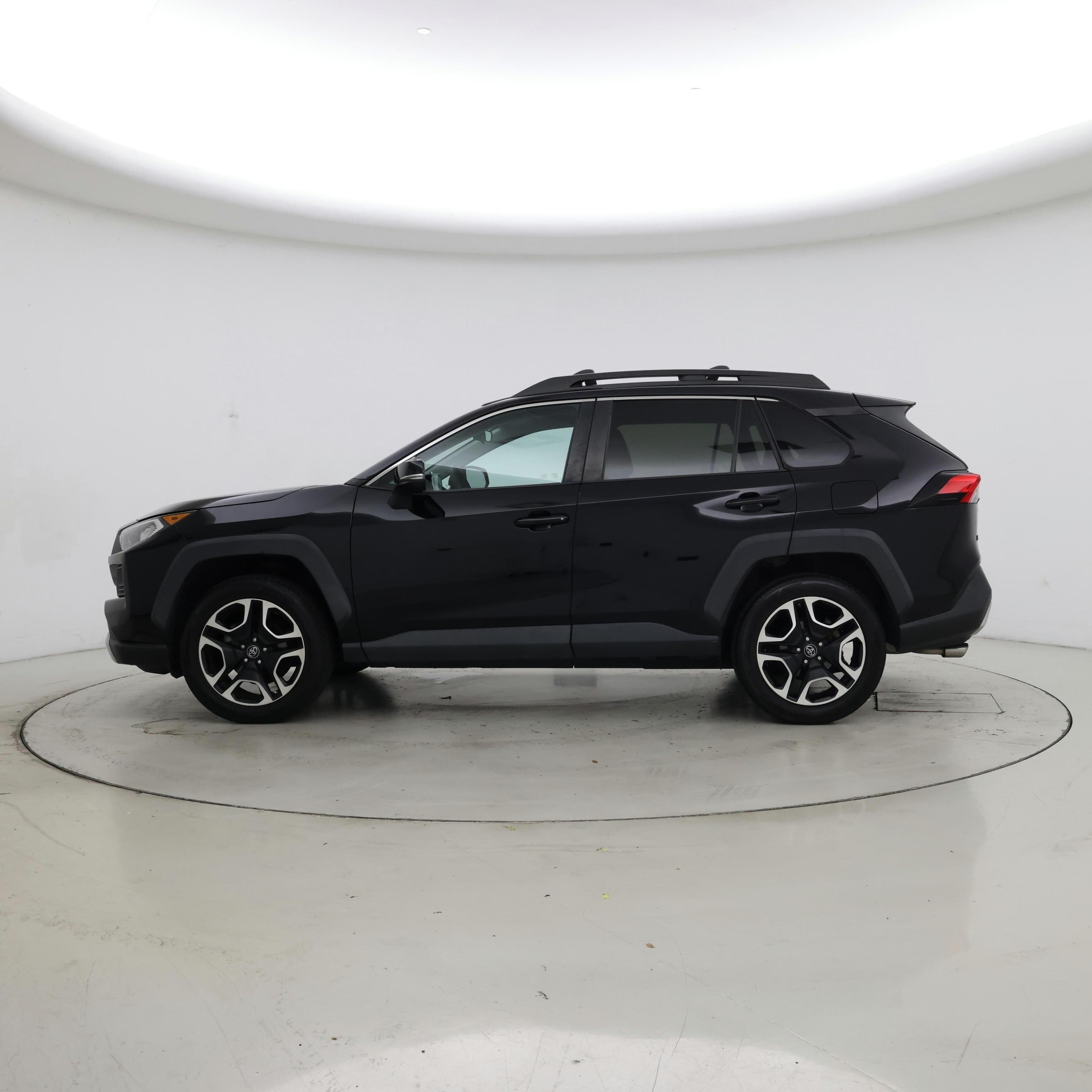 Thumbnail: 2019 Toyota RAV4 - 3