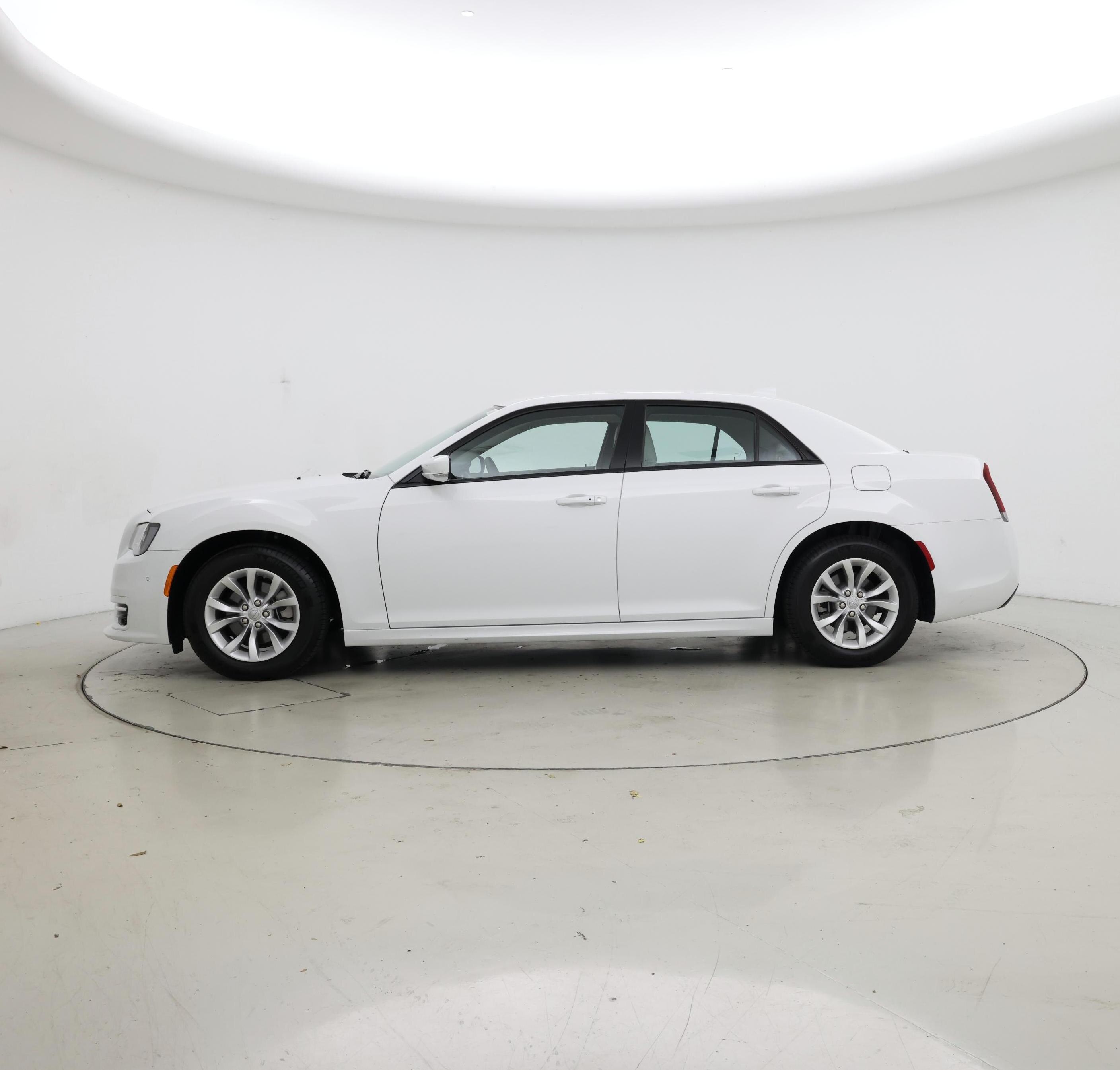 Thumbnail: 2022 Chrysler 300 - 3