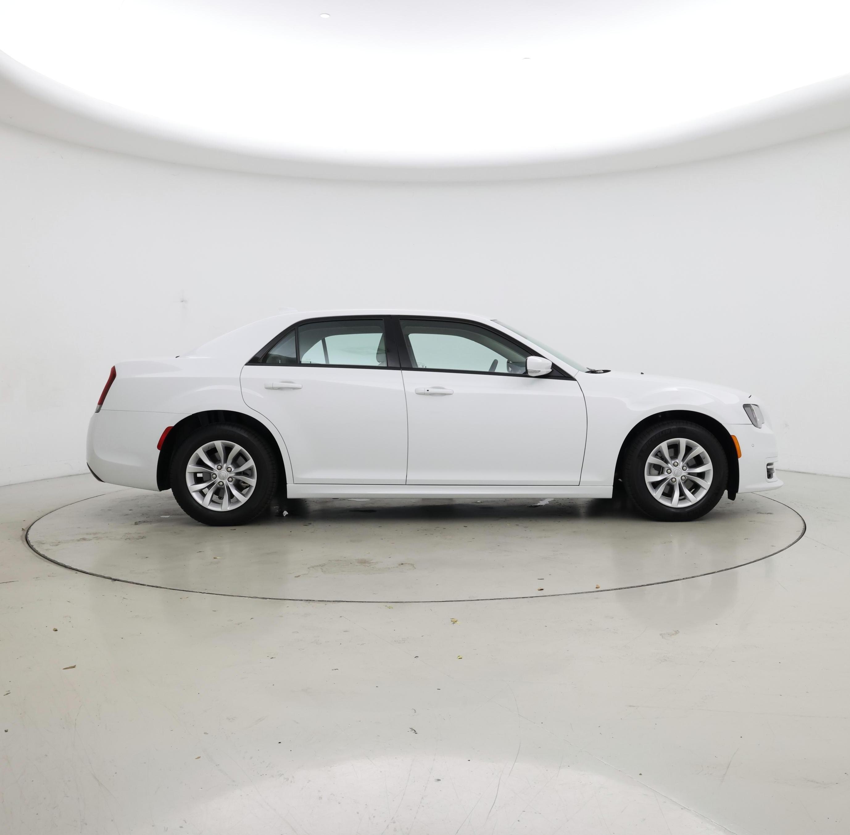 Thumbnail: 2022 Chrysler 300 - 7