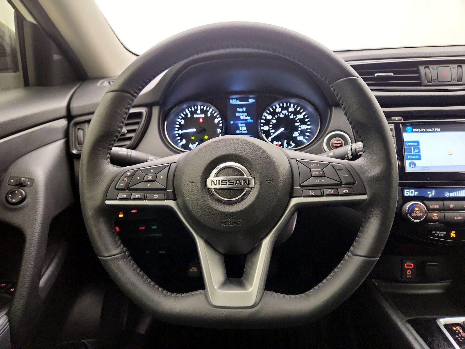 2017 Nissan Rogue SV - Photo 11