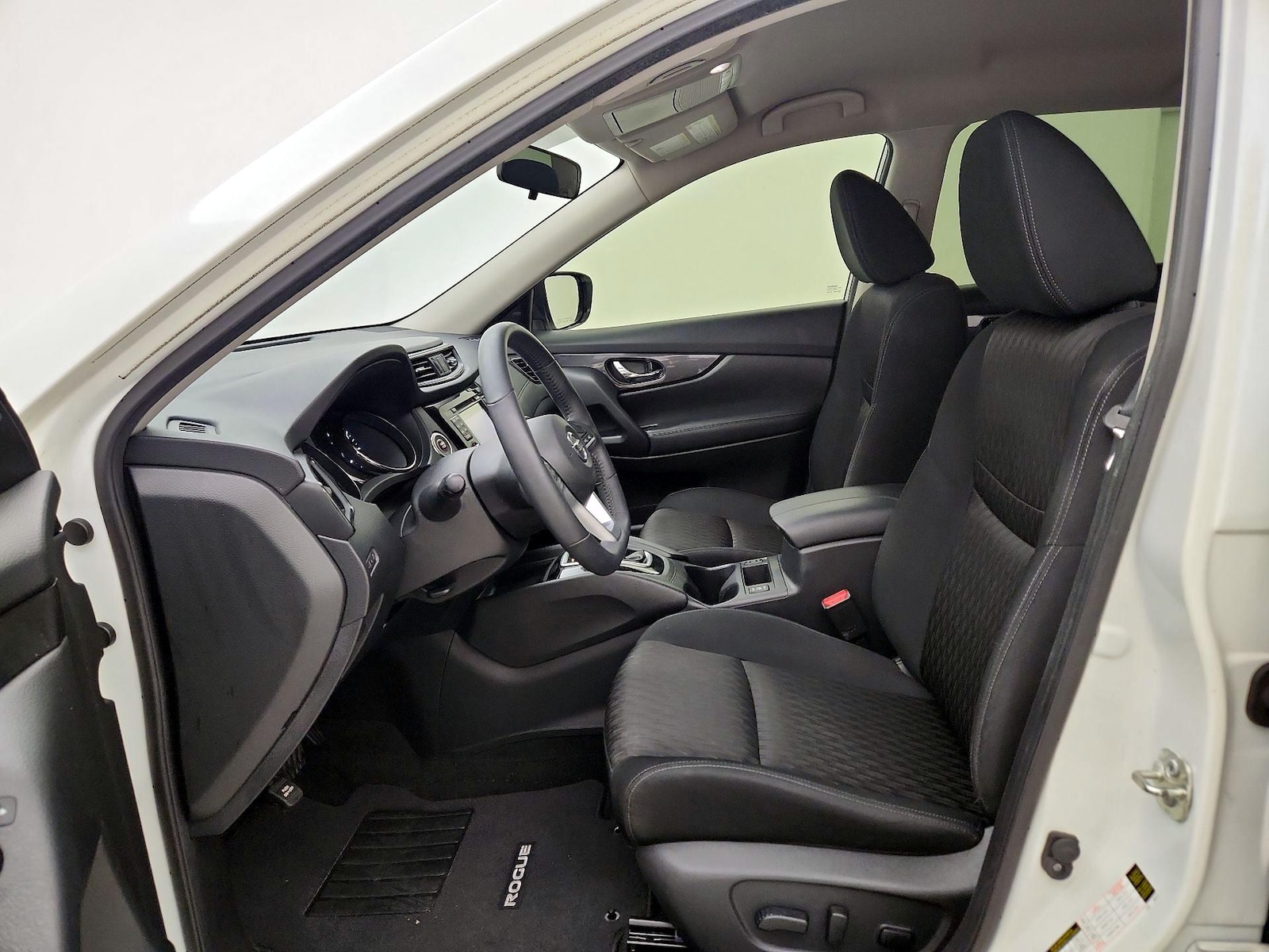 2017 Nissan Rogue SV - Photo 12