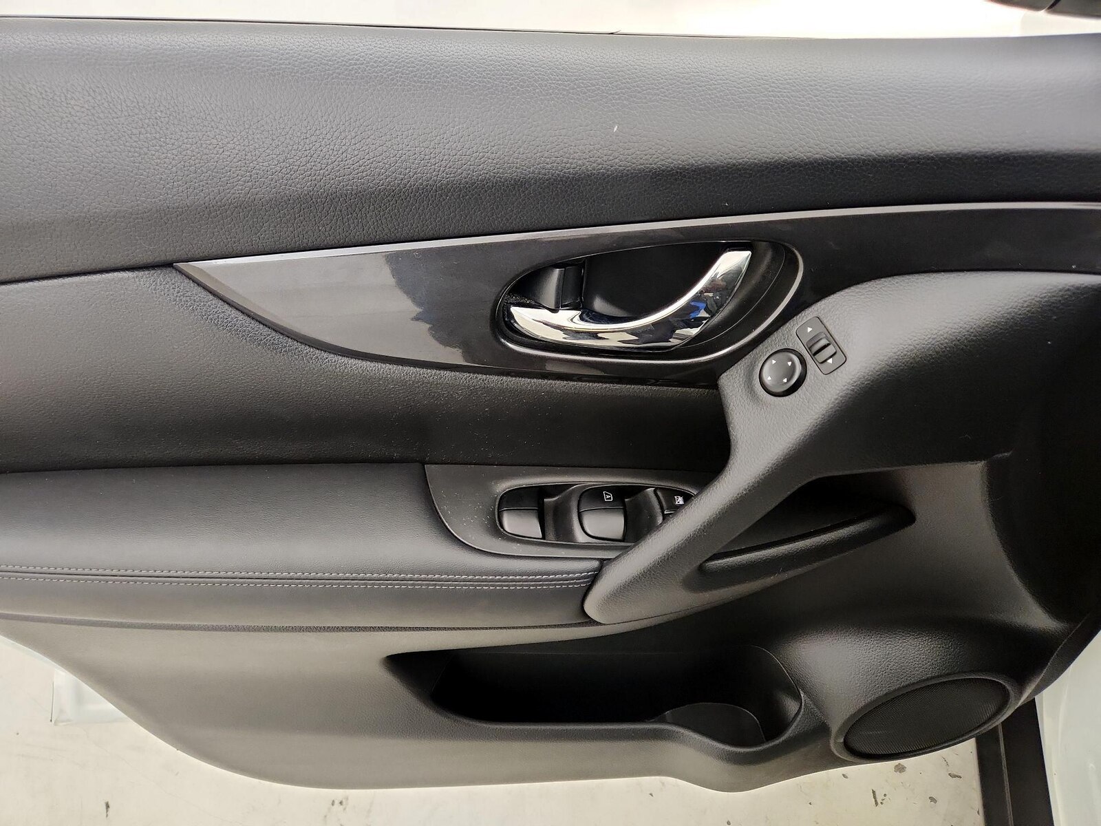 2017 Nissan Rogue SV - Photo 13