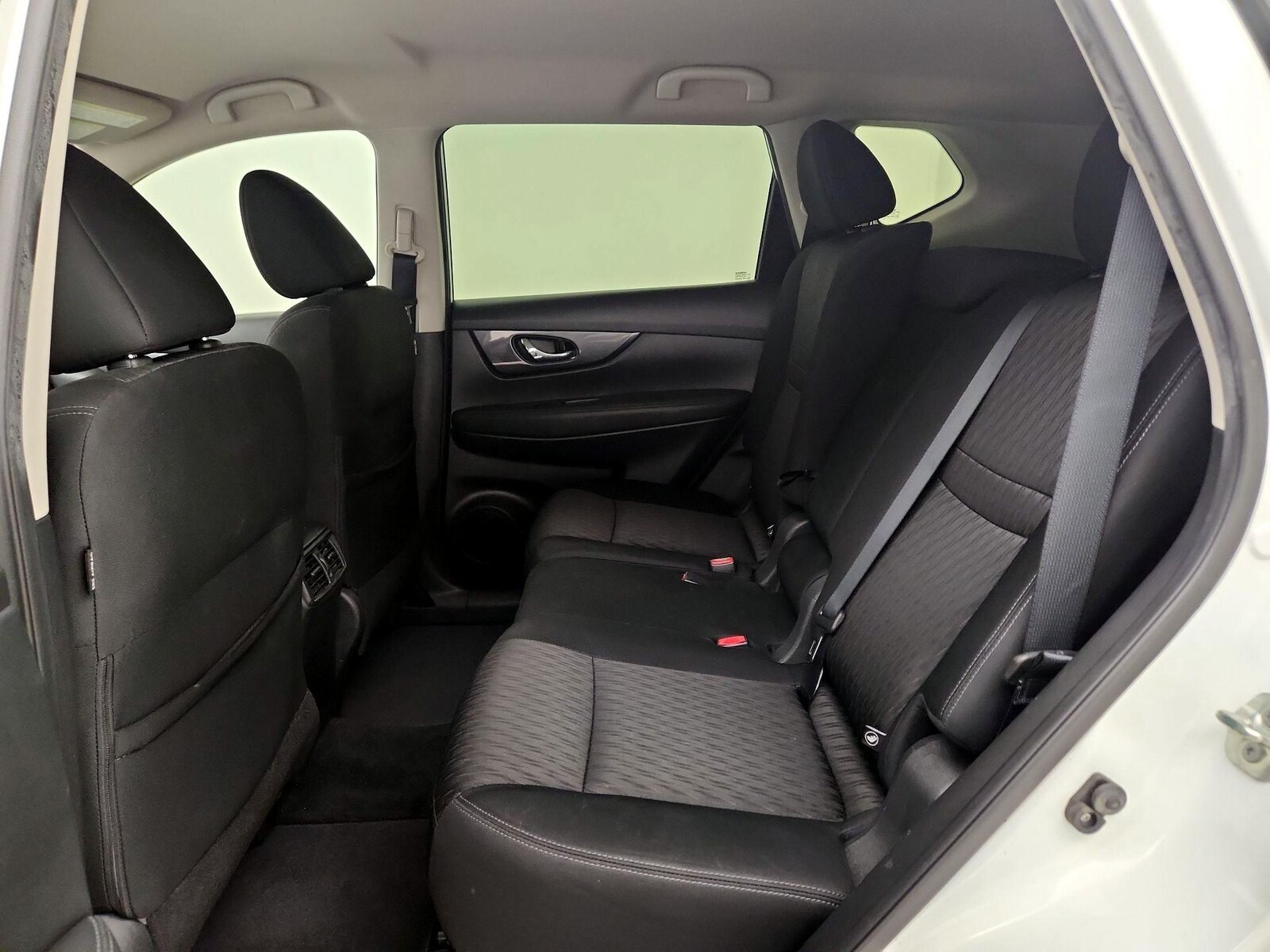 2017 Nissan Rogue SV - Photo 21