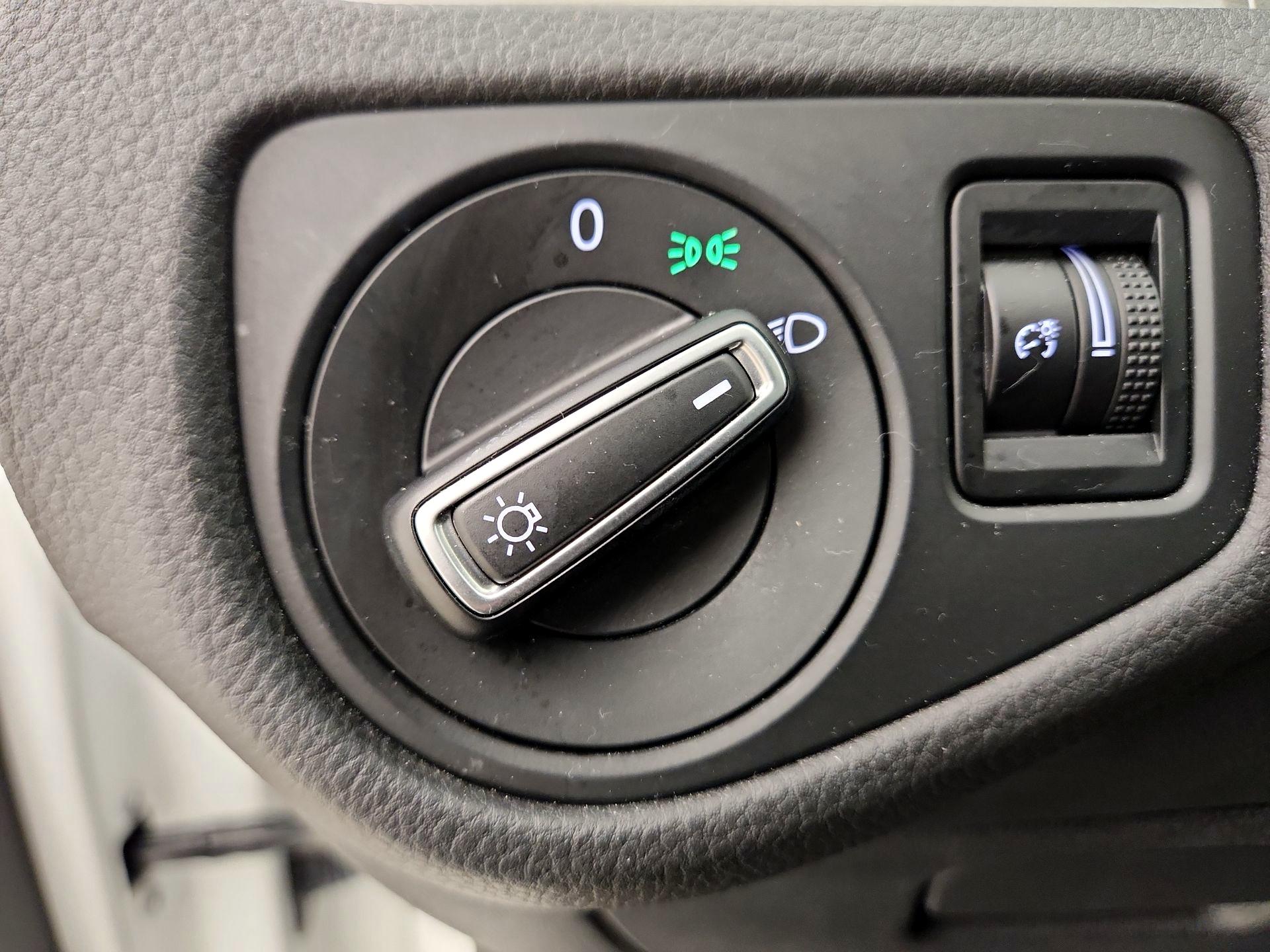 Thumbnail: 2016 Volkswagen Golf - 13