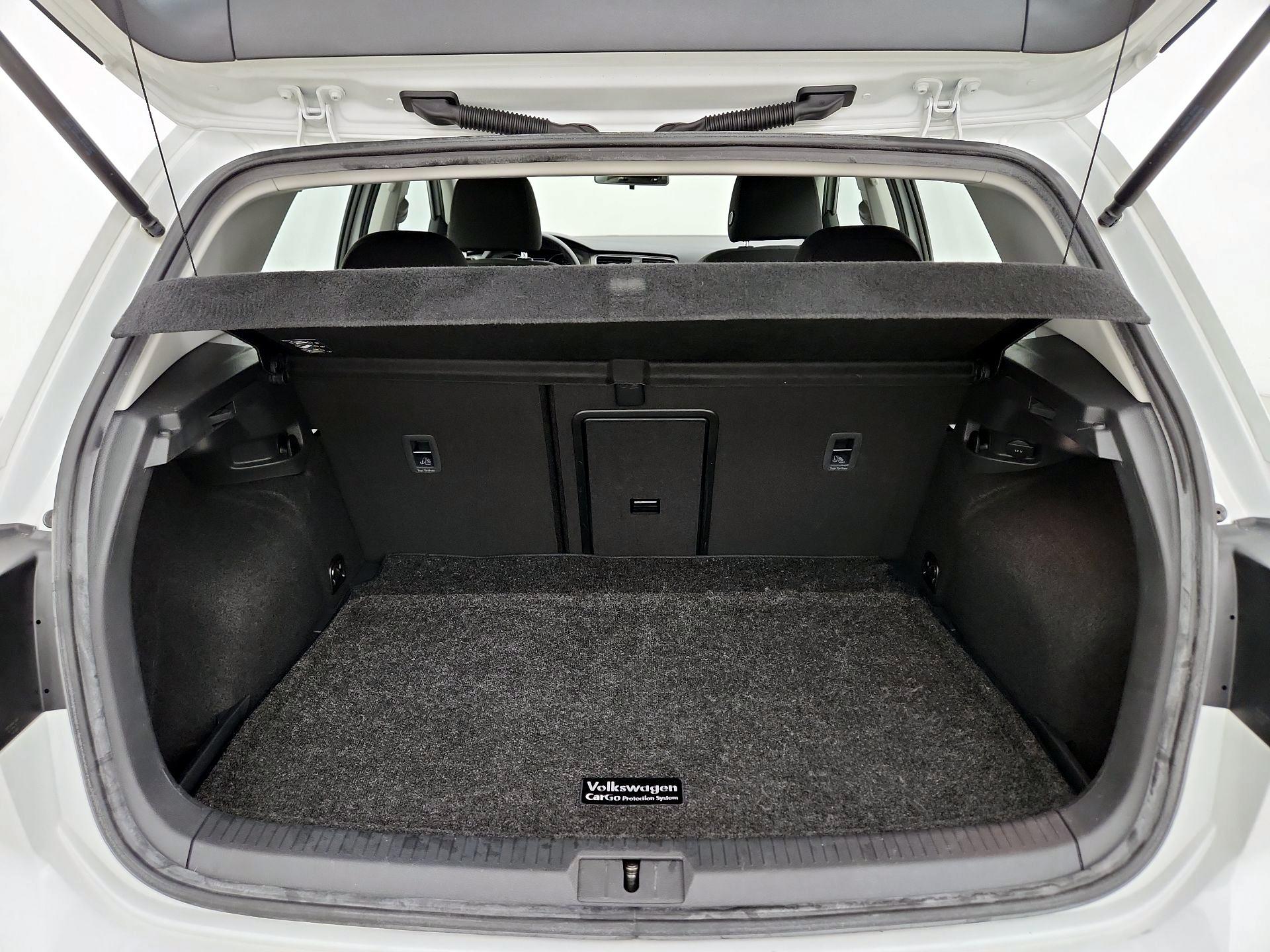 Thumbnail: 2016 Volkswagen Golf - 20