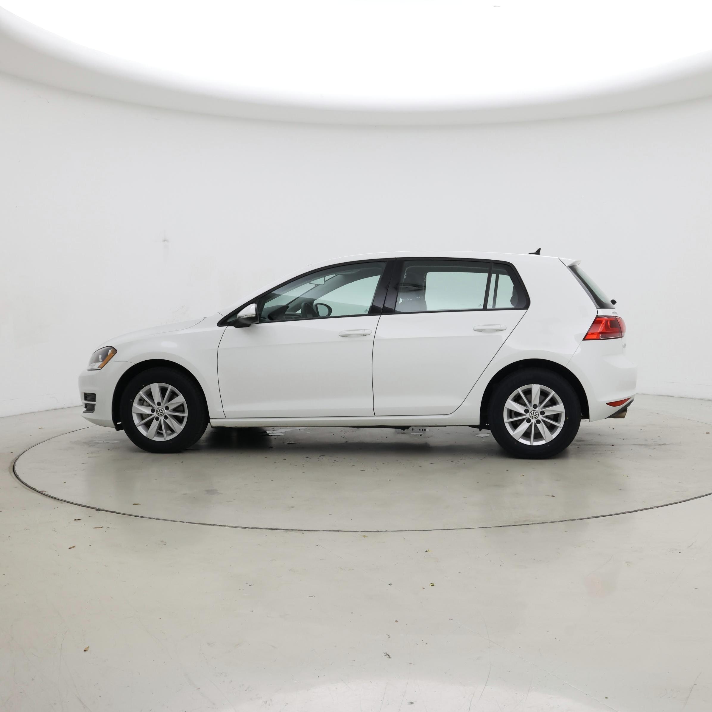 Thumbnail: 2016 Volkswagen Golf - 3