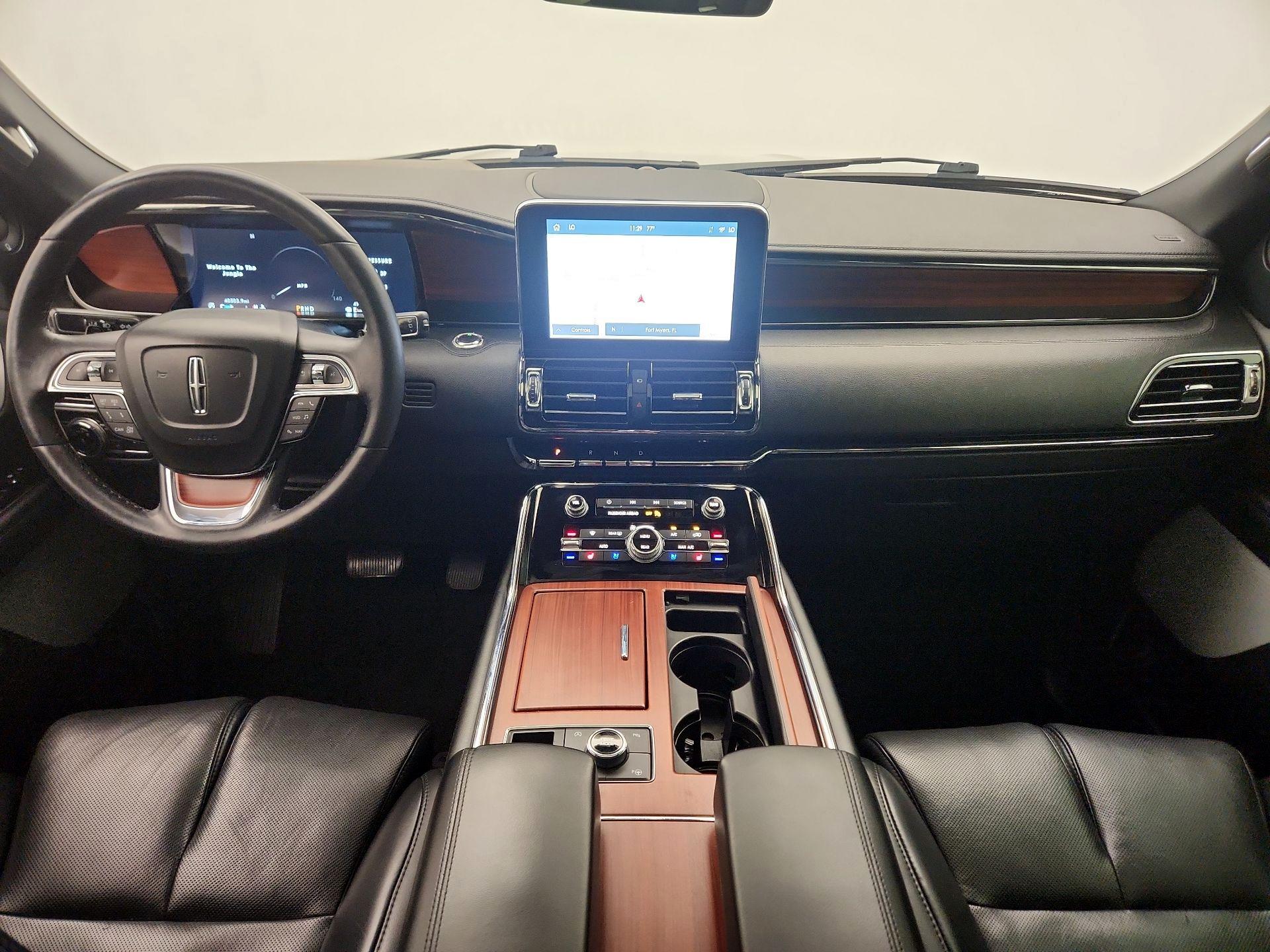 Thumbnail: 2021 Lincoln Navigator L - 9