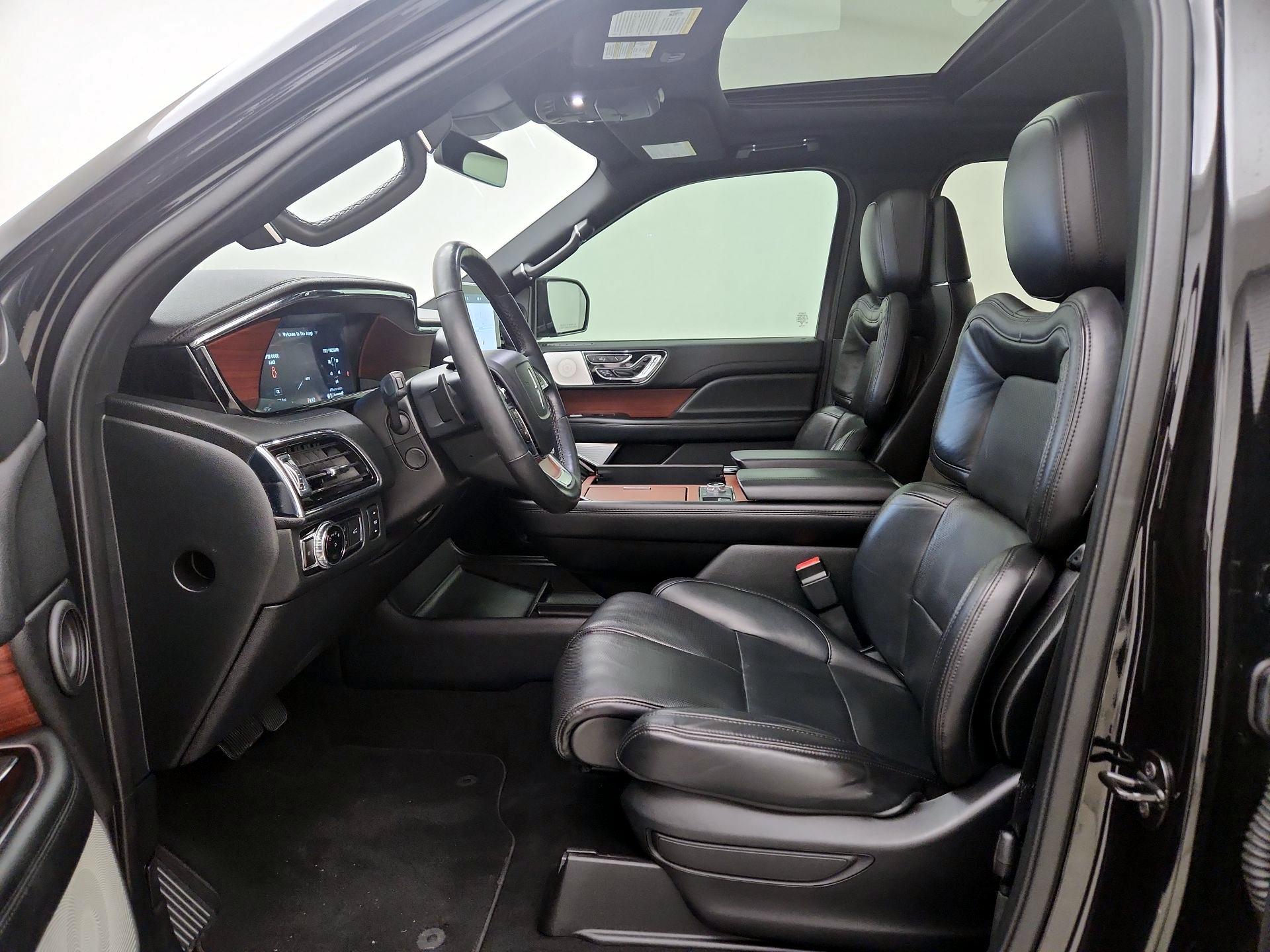 Thumbnail: 2021 Lincoln Navigator L - 11