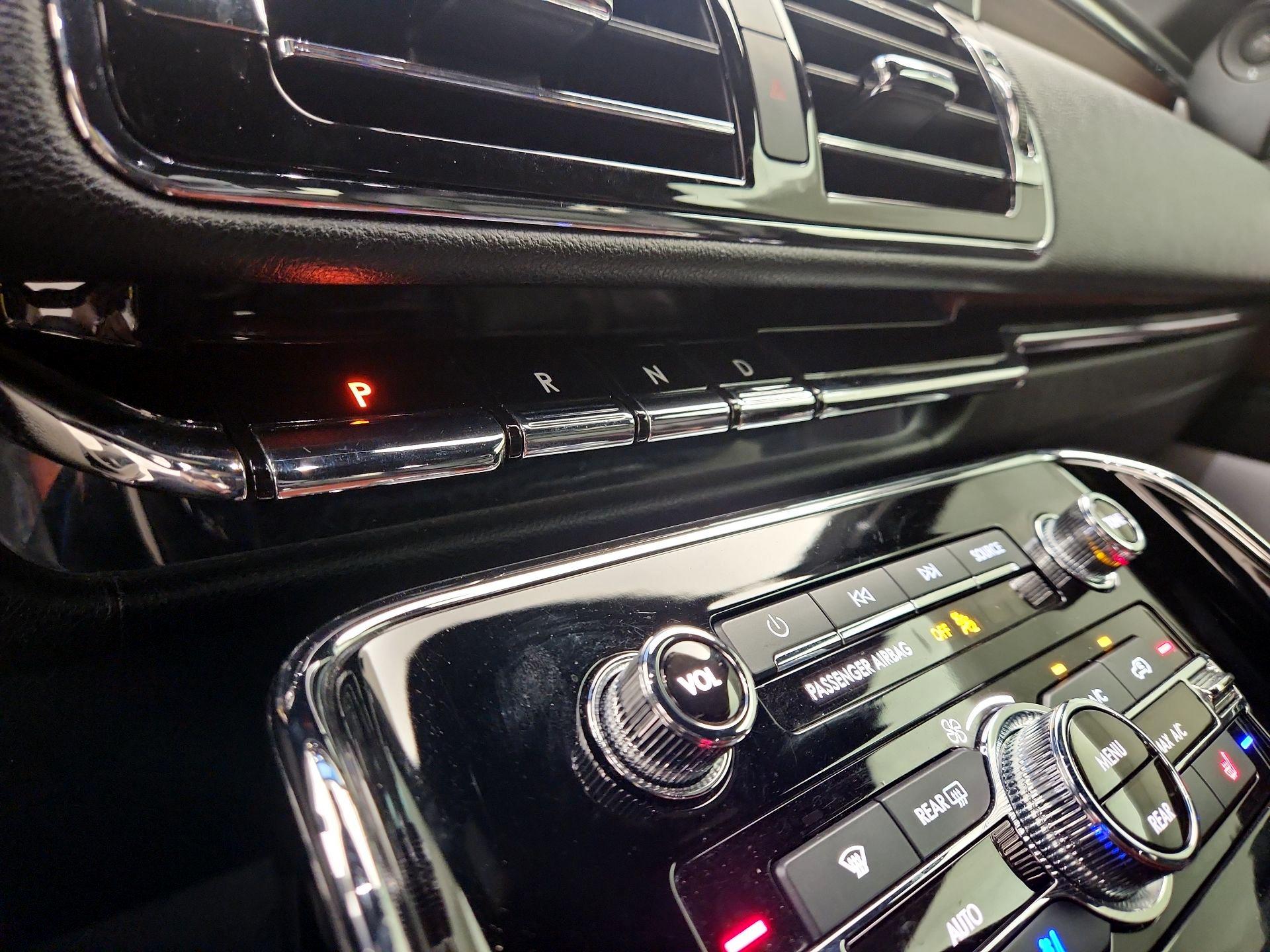 Thumbnail: 2021 Lincoln Navigator L - 18