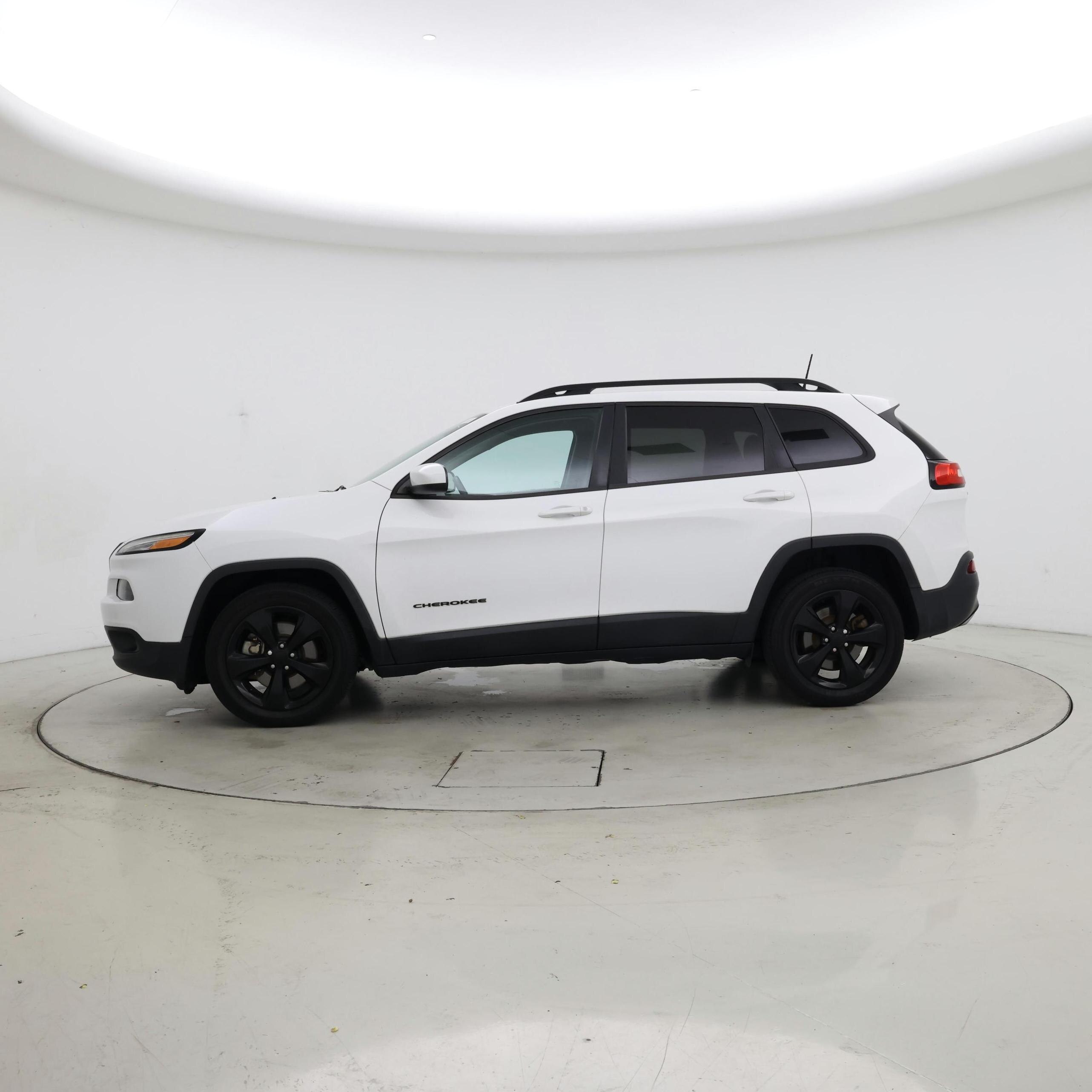 Thumbnail: 2018 Jeep Cherokee - 3