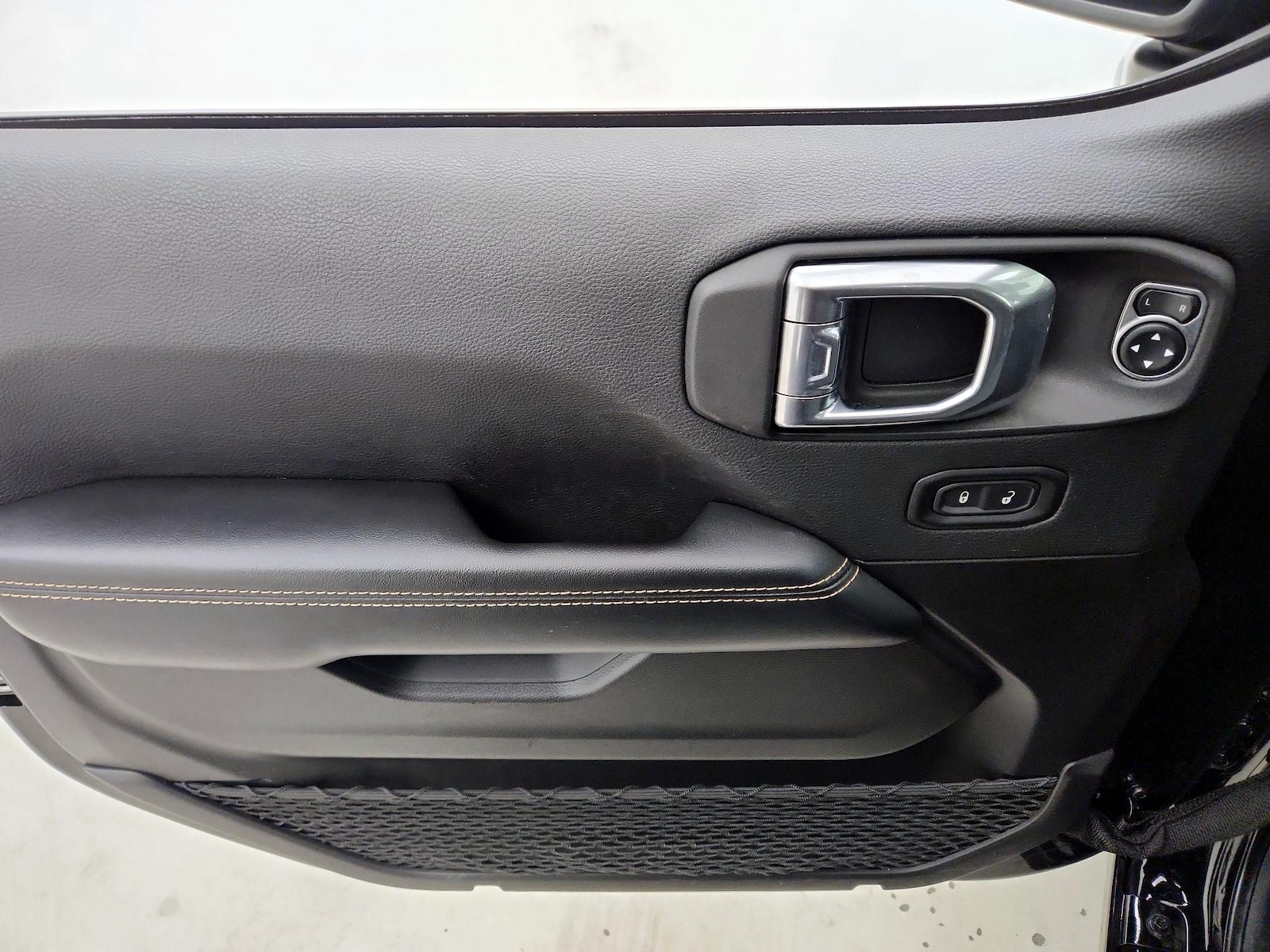 2025 Jeep Wrangler 4-Door Sahara - Photo 13
