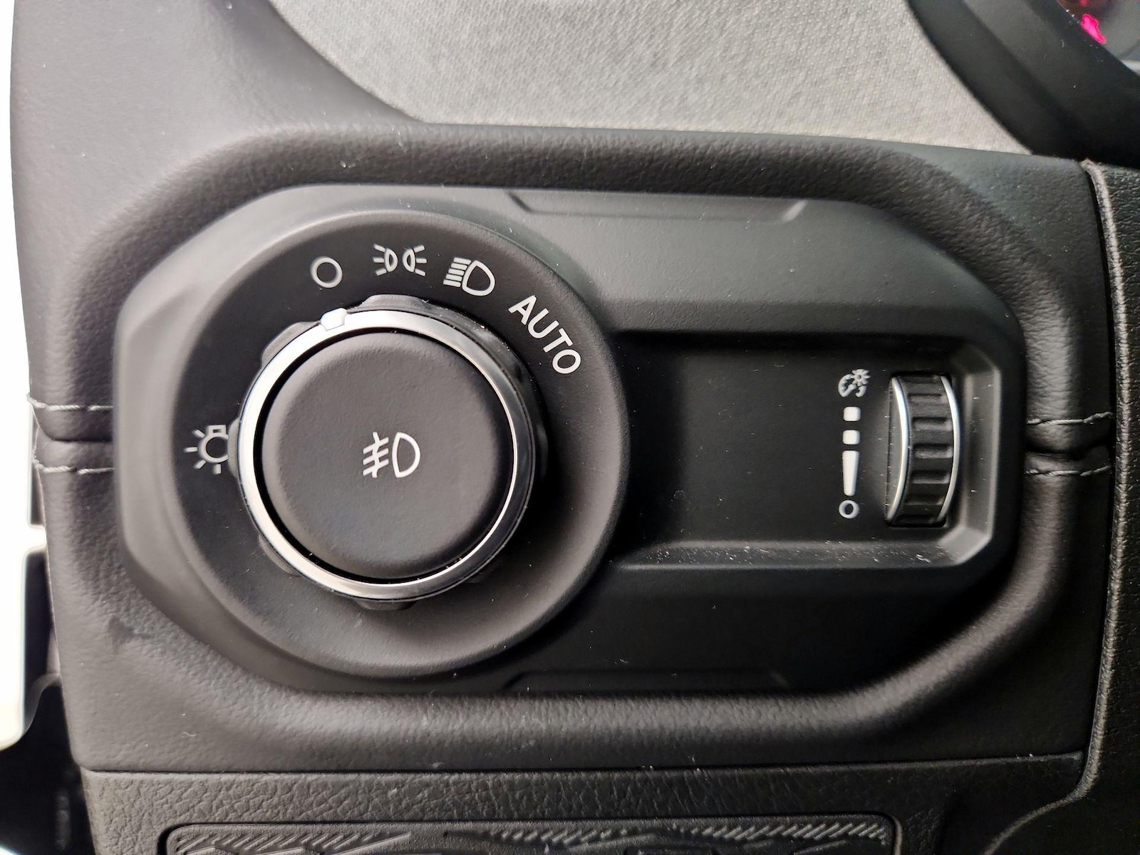 2025 Jeep Wrangler 4-Door Sahara - Photo 14