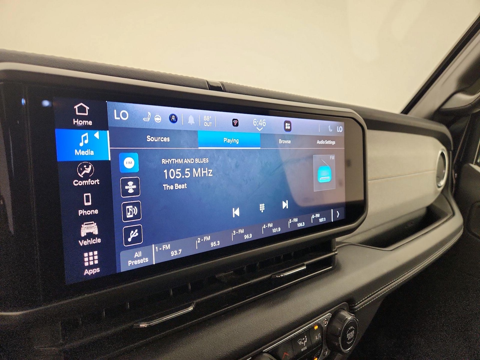 2025 Jeep Wrangler 4-Door Sahara - Photo 16