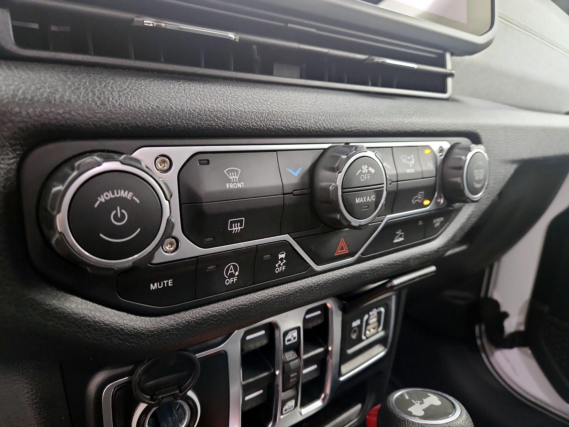 Thumbnail: 2025 Jeep Wrangler - 17