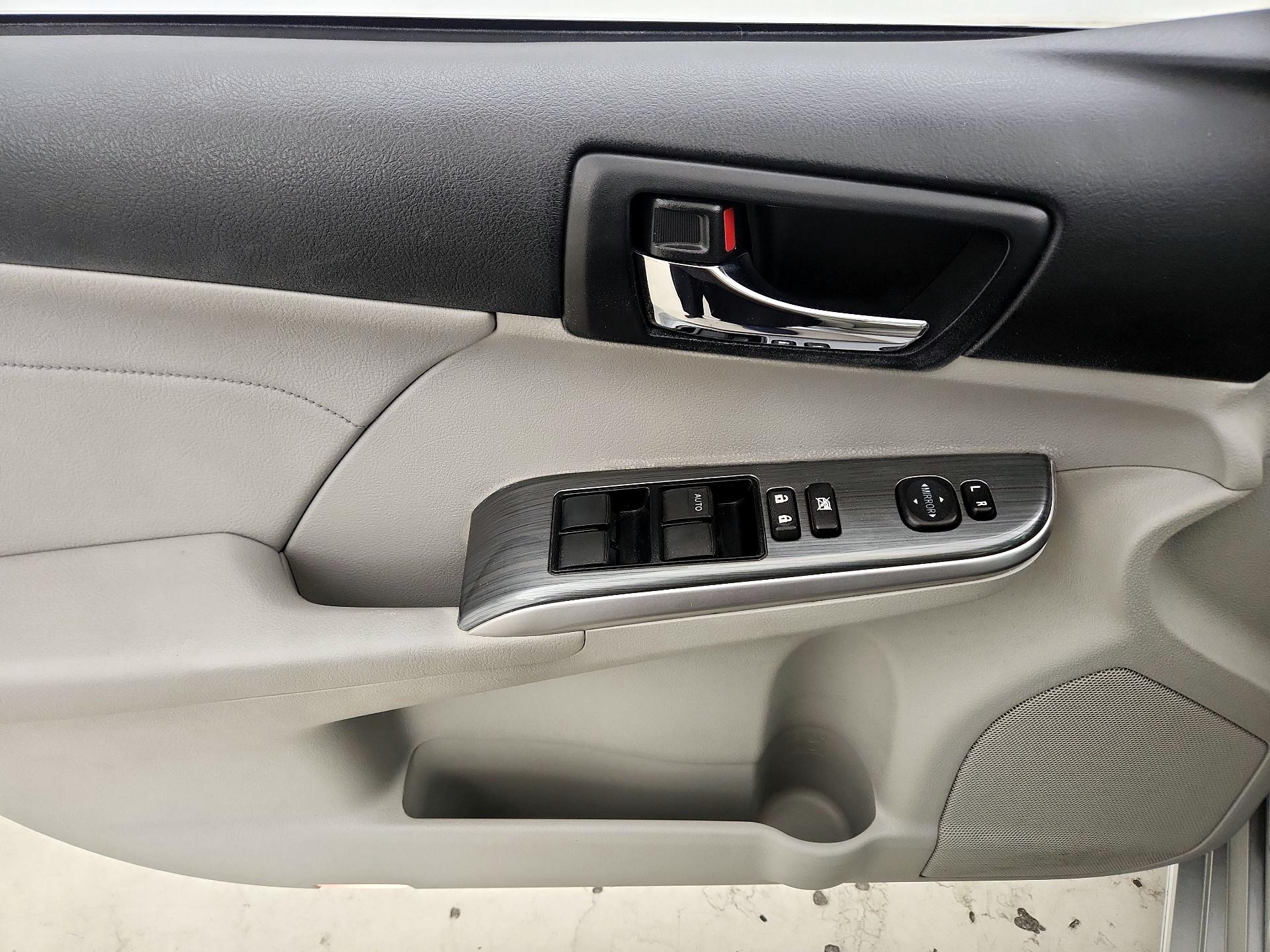 Thumbnail: 2014 Toyota Camry - 12