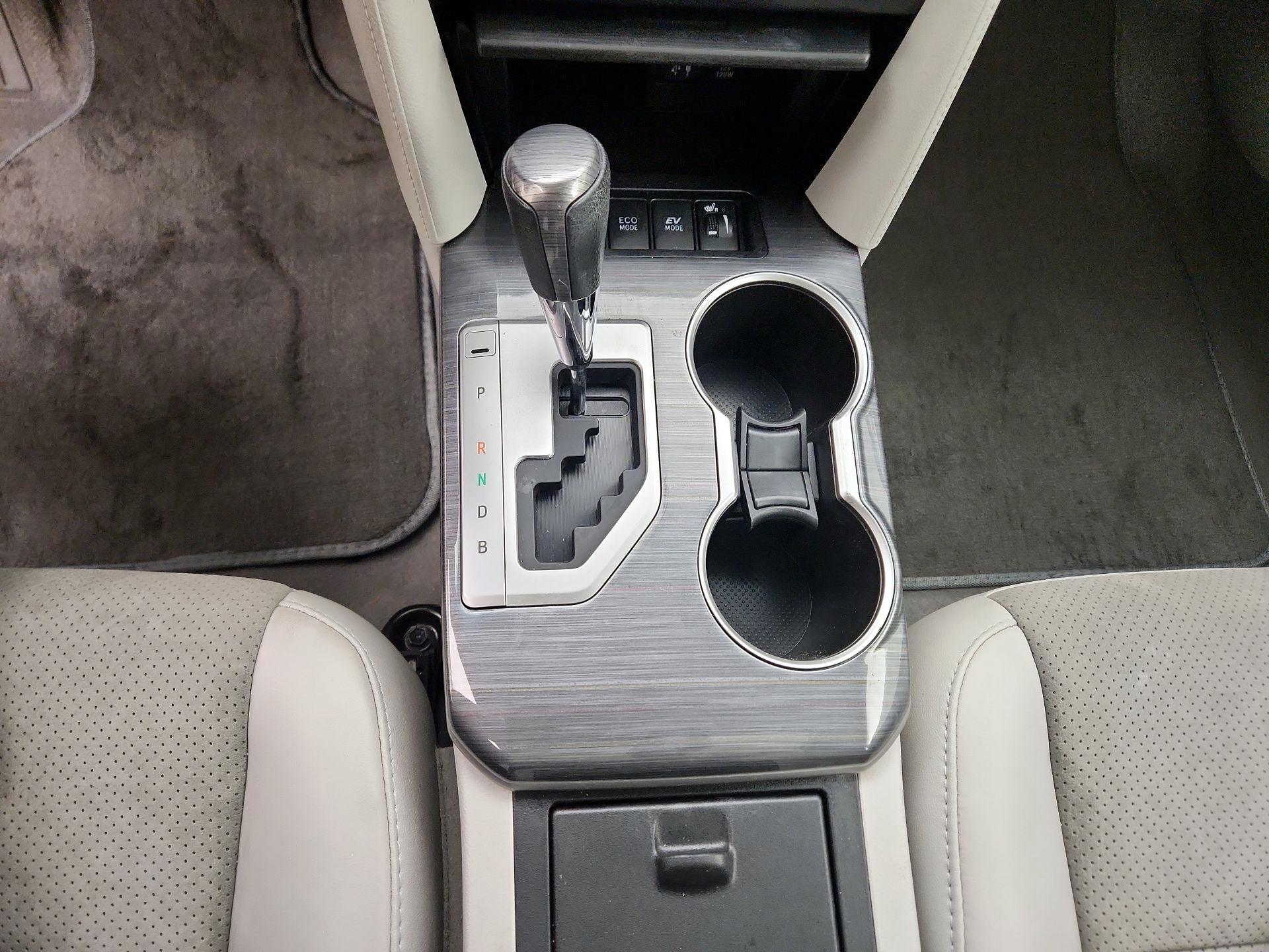 Thumbnail: 2014 Toyota Camry - 16