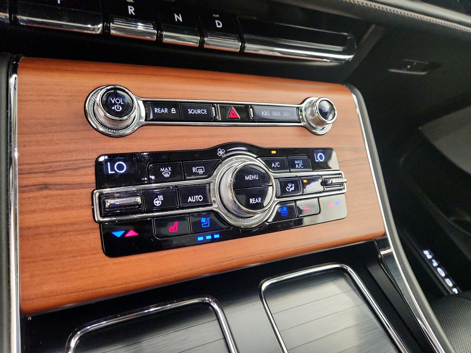 Thumbnail: 2020 Lincoln Aviator - 17