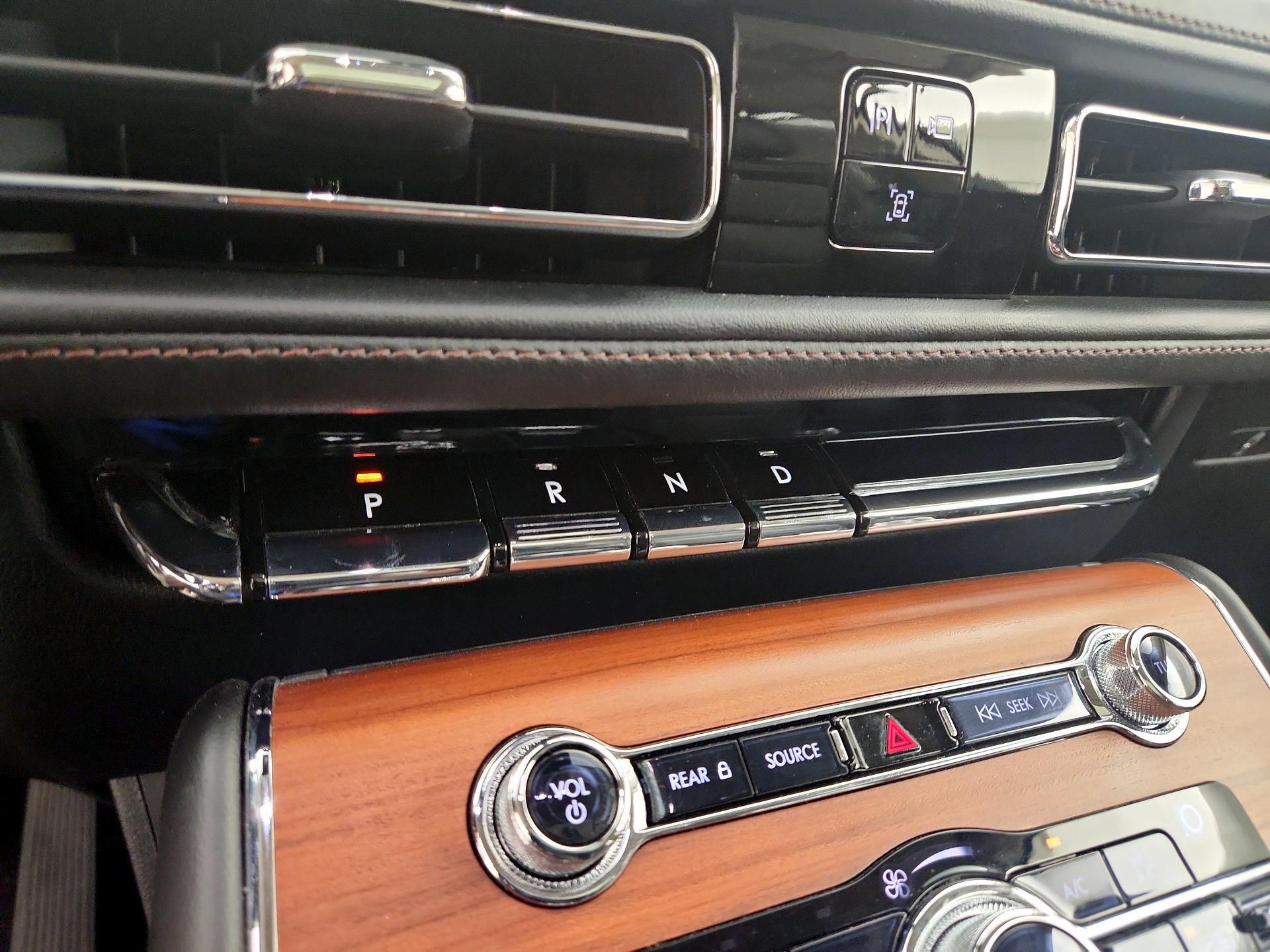 Thumbnail: 2020 Lincoln Aviator - 18