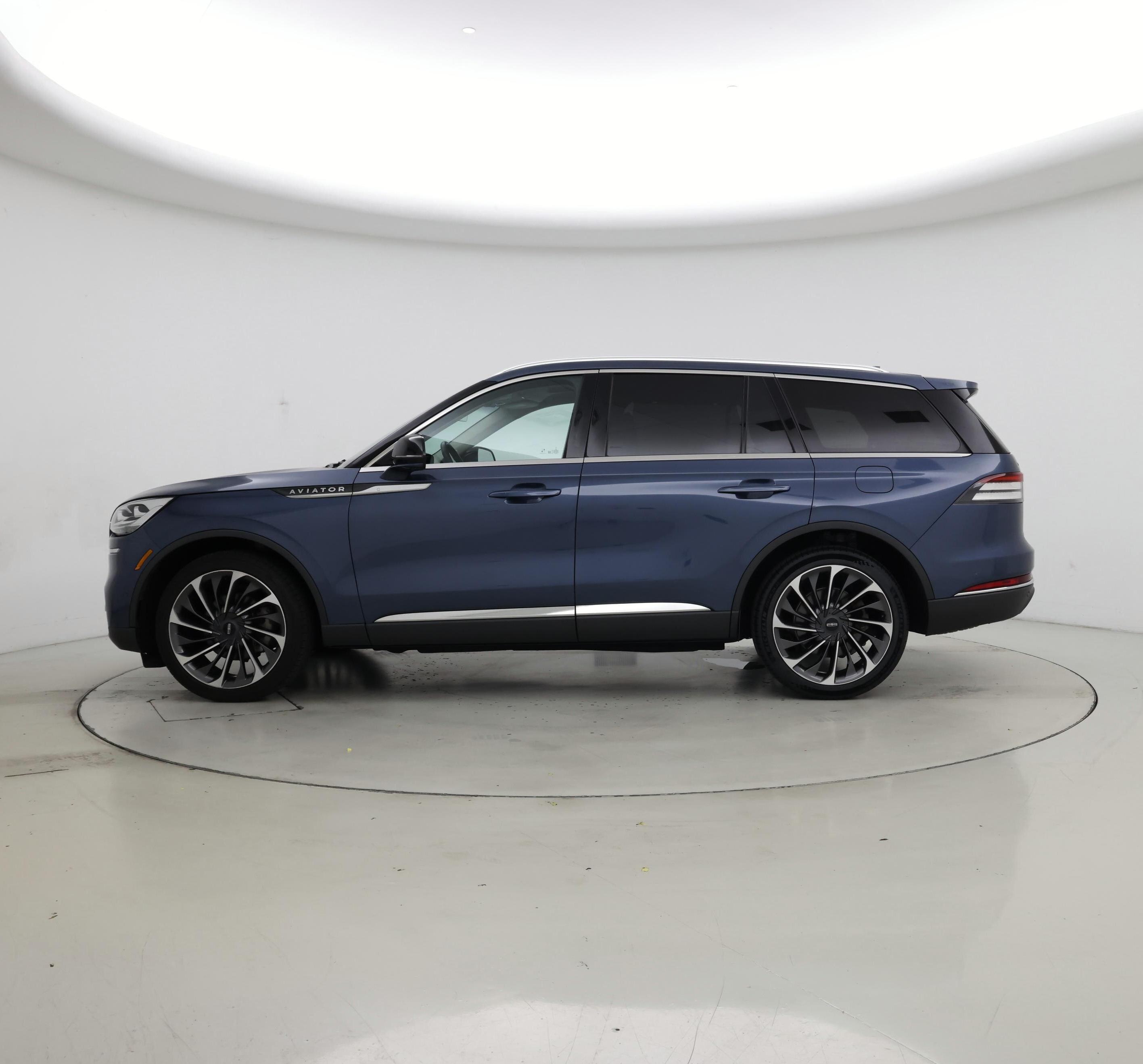Thumbnail: 2020 Lincoln Aviator - 3