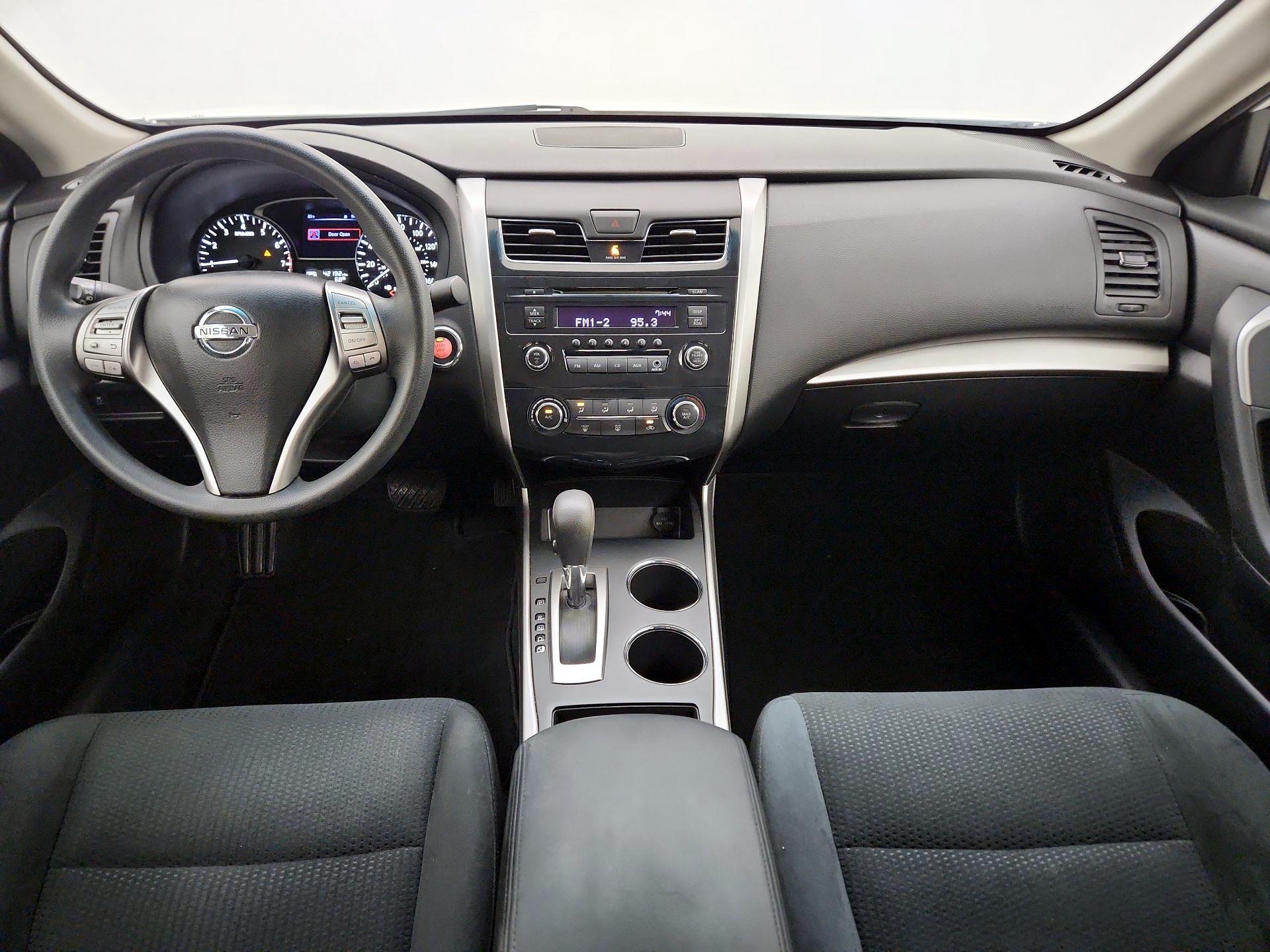 Thumbnail: 2015 Nissan Altima - 9