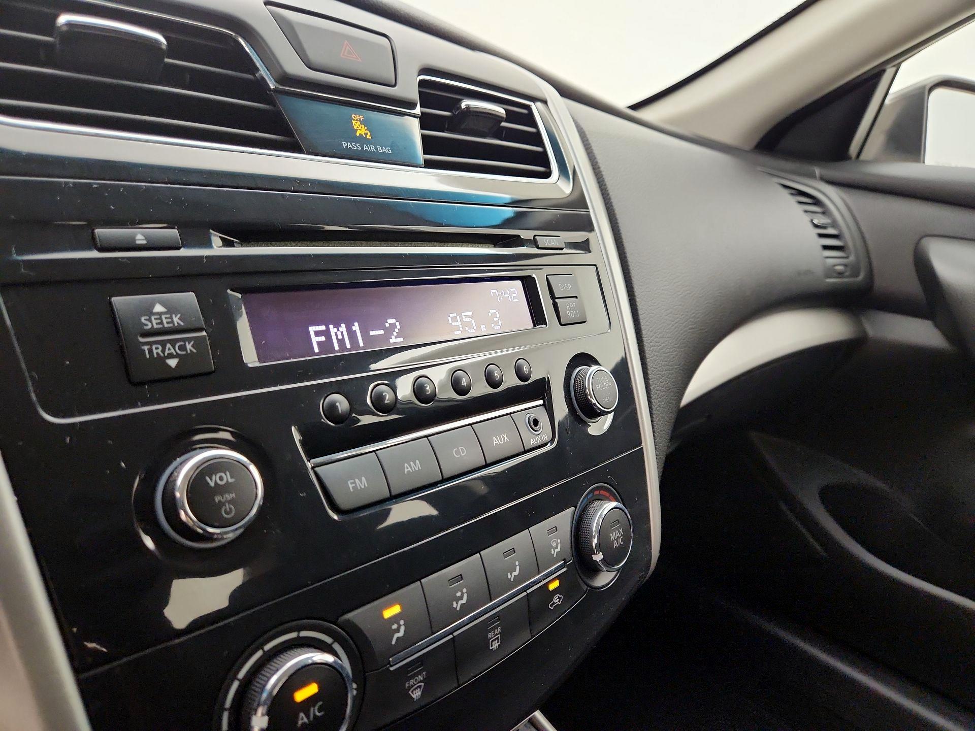 Thumbnail: 2015 Nissan Altima - 13