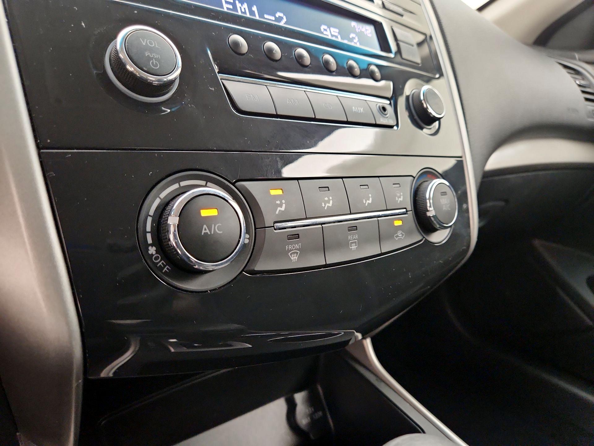 Thumbnail: 2015 Nissan Altima - 14