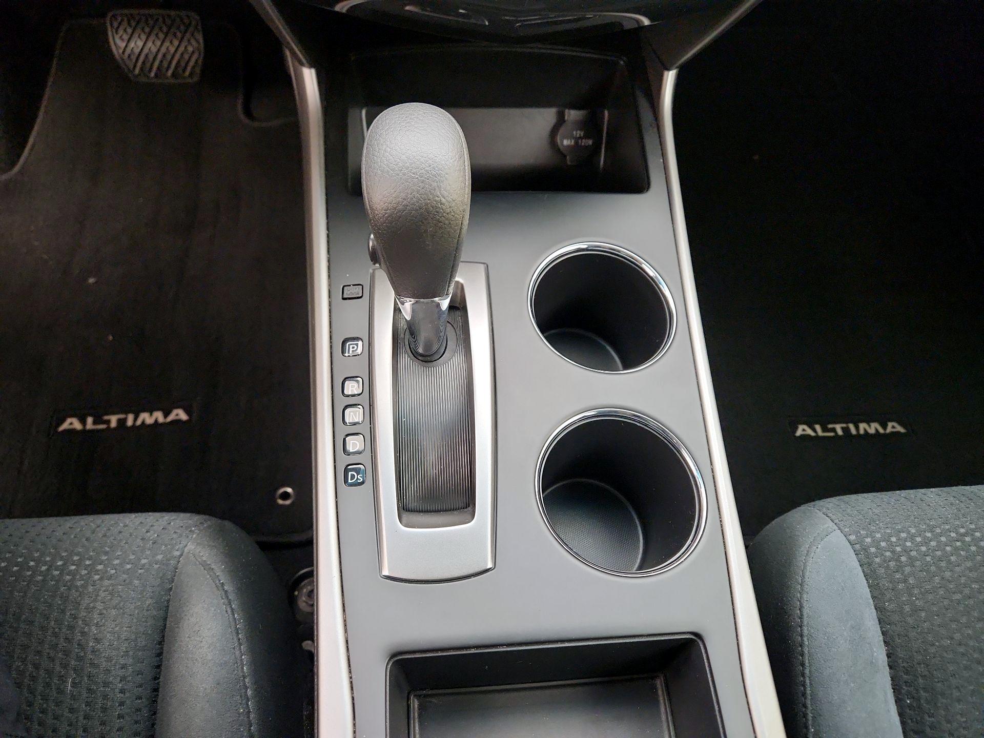 Thumbnail: 2015 Nissan Altima - 15