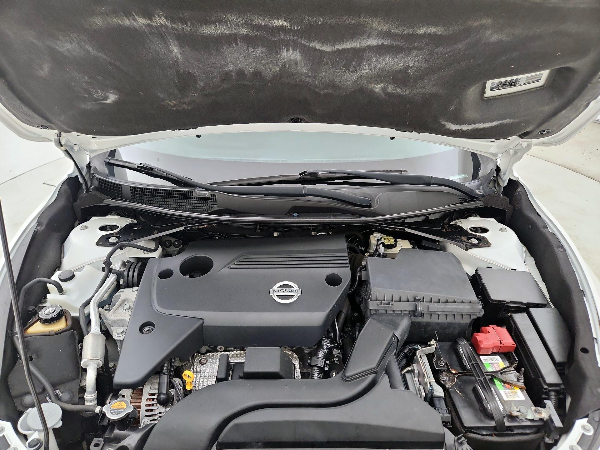Thumbnail: 2015 Nissan Altima - 18