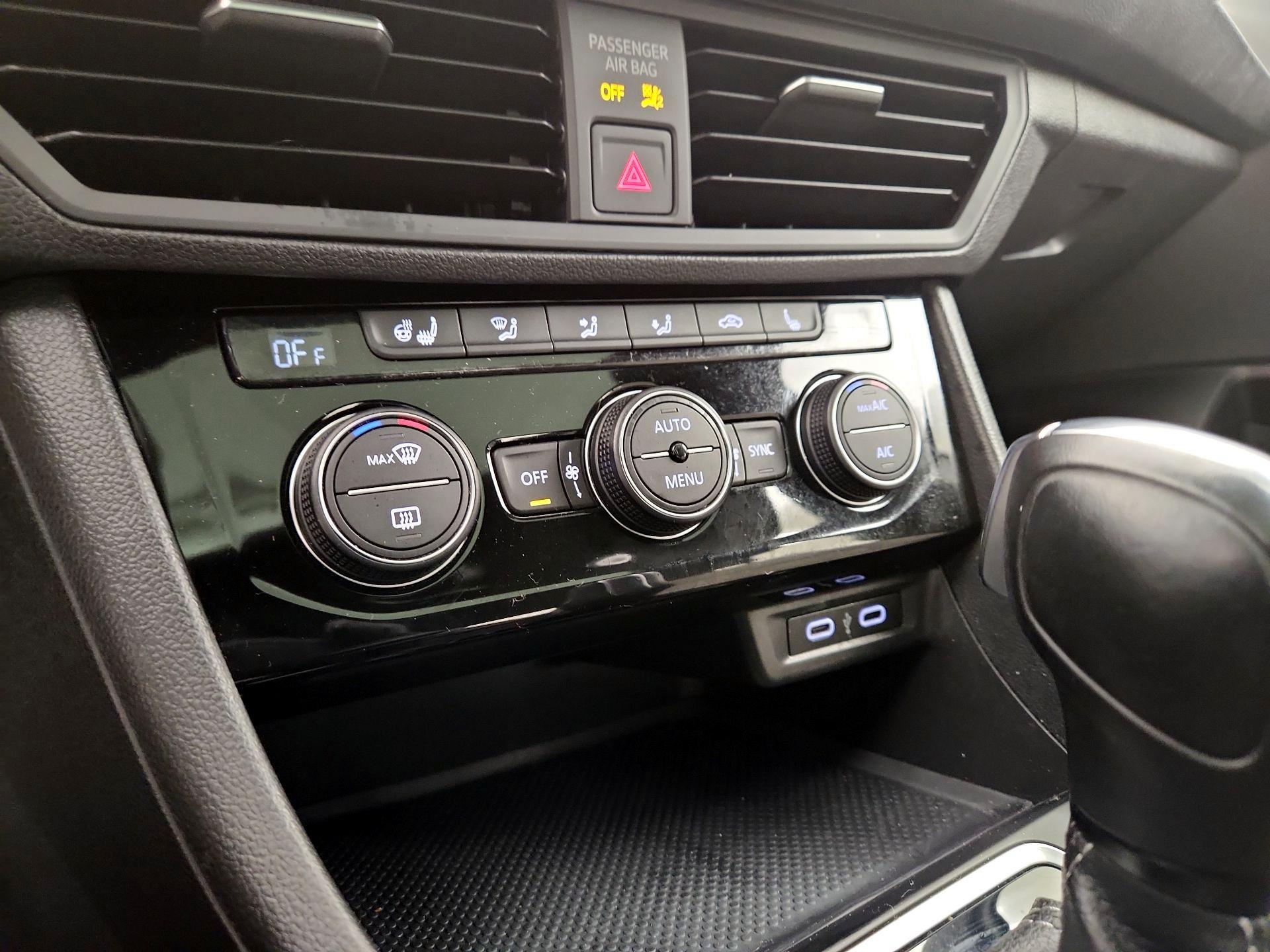 Thumbnail: 2021 Volkswagen Jetta - 16