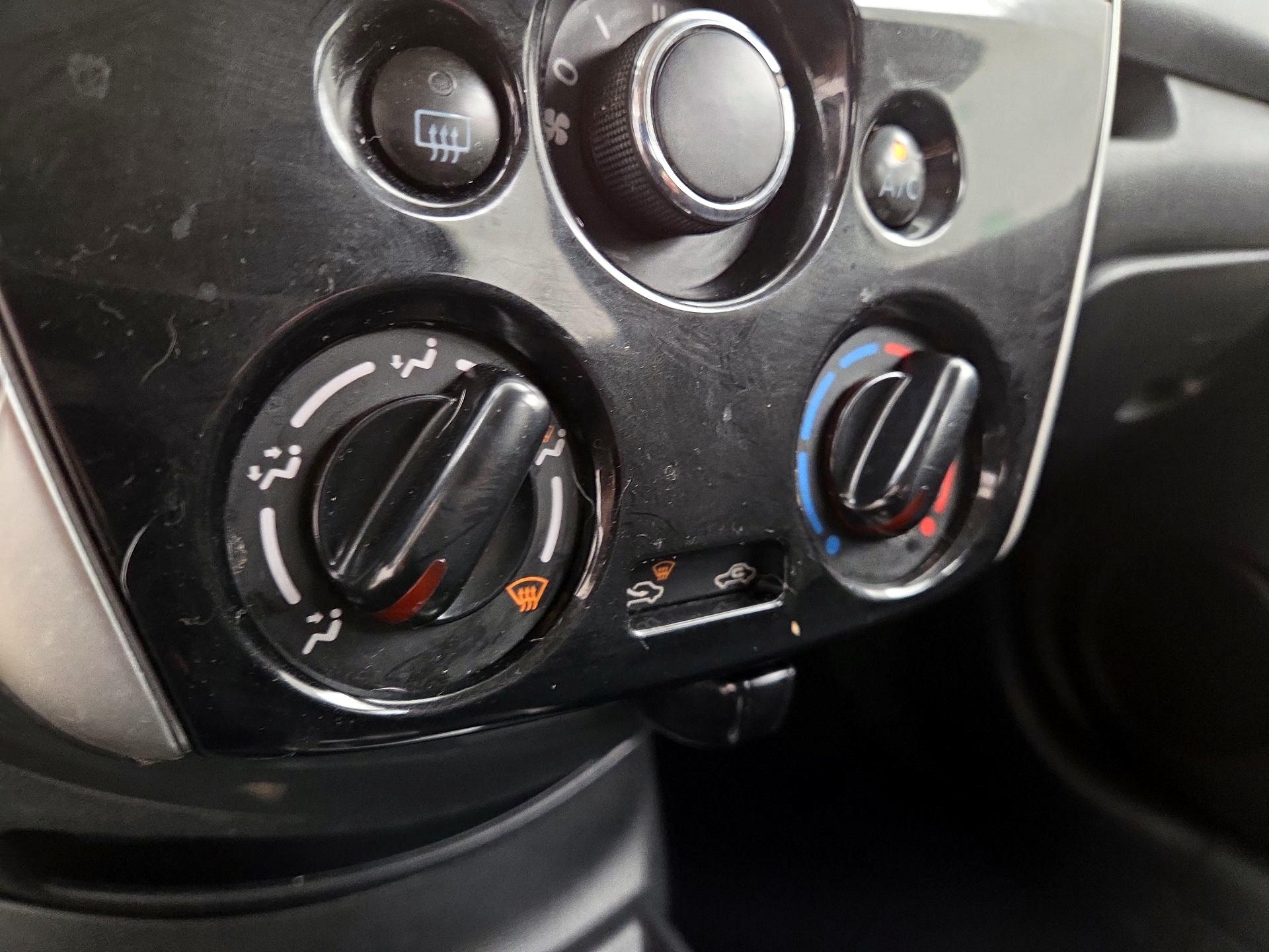 Thumbnail: 2016 Nissan Versa Note - 16