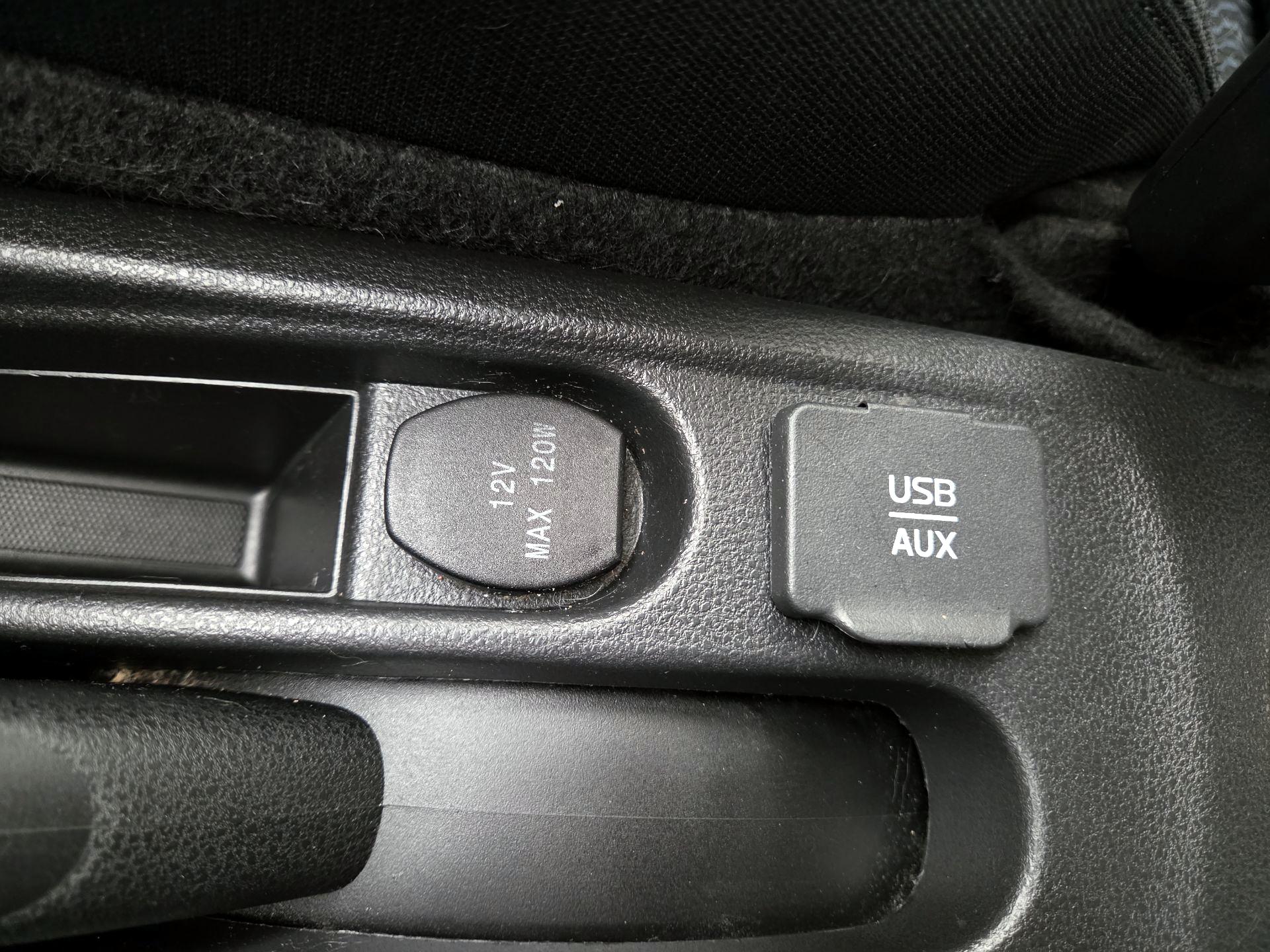 Thumbnail: 2016 Nissan Versa Note - 18