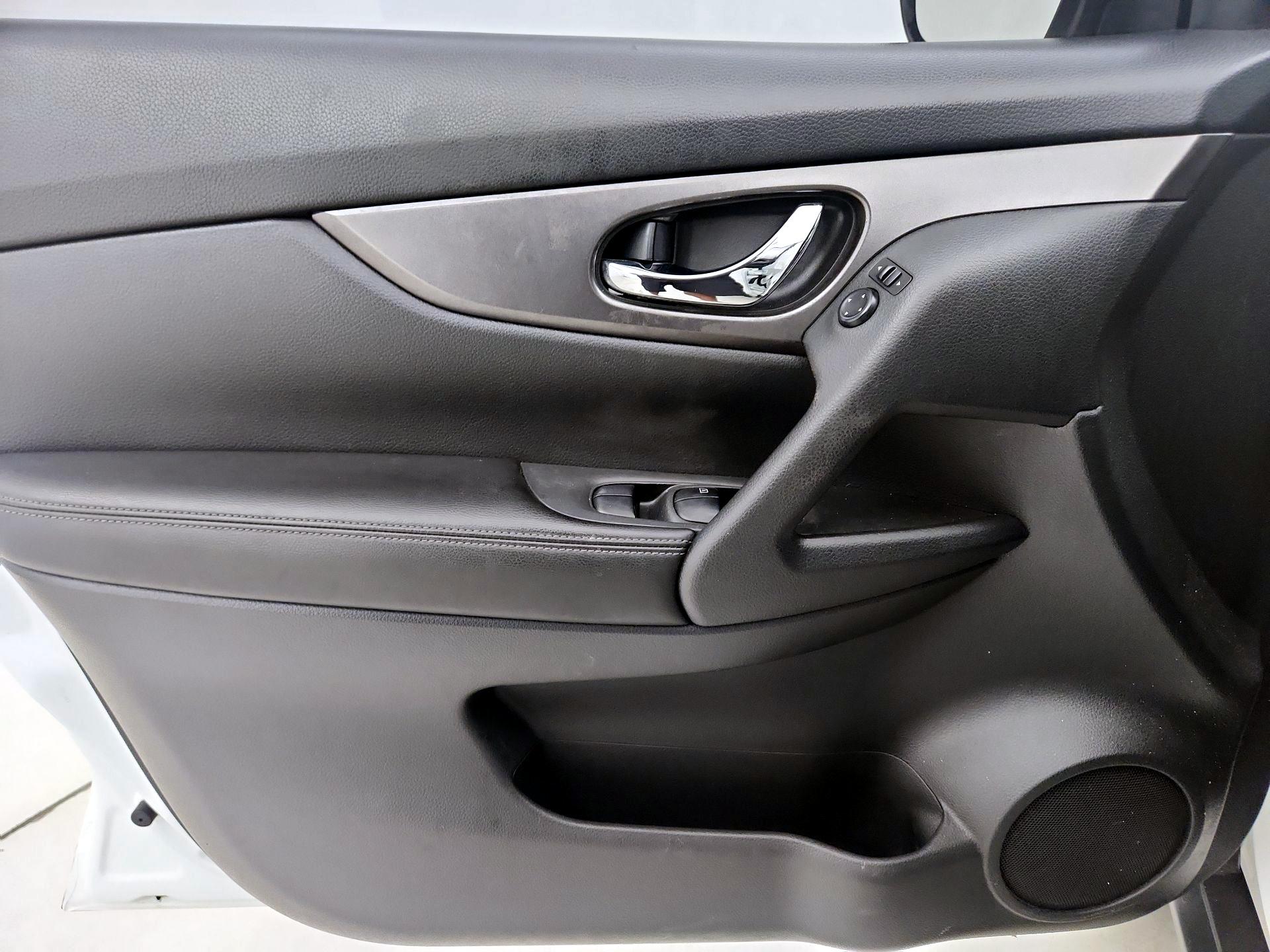Thumbnail: 2016 Nissan Rogue - 12