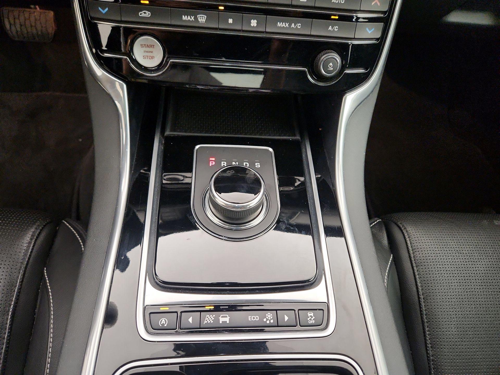 Thumbnail: 2017 Jaguar XF - 18