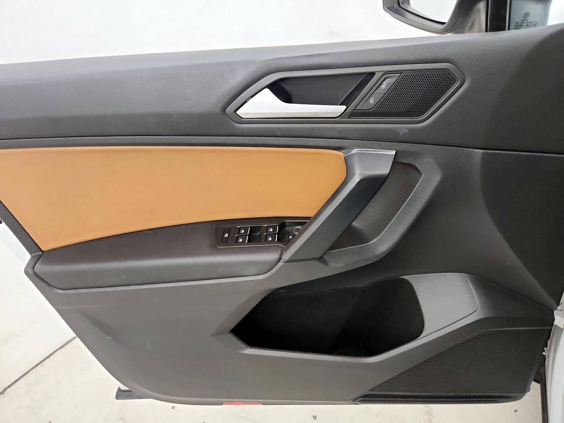 Thumbnail: 2019 Volkswagen Tiguan - 12