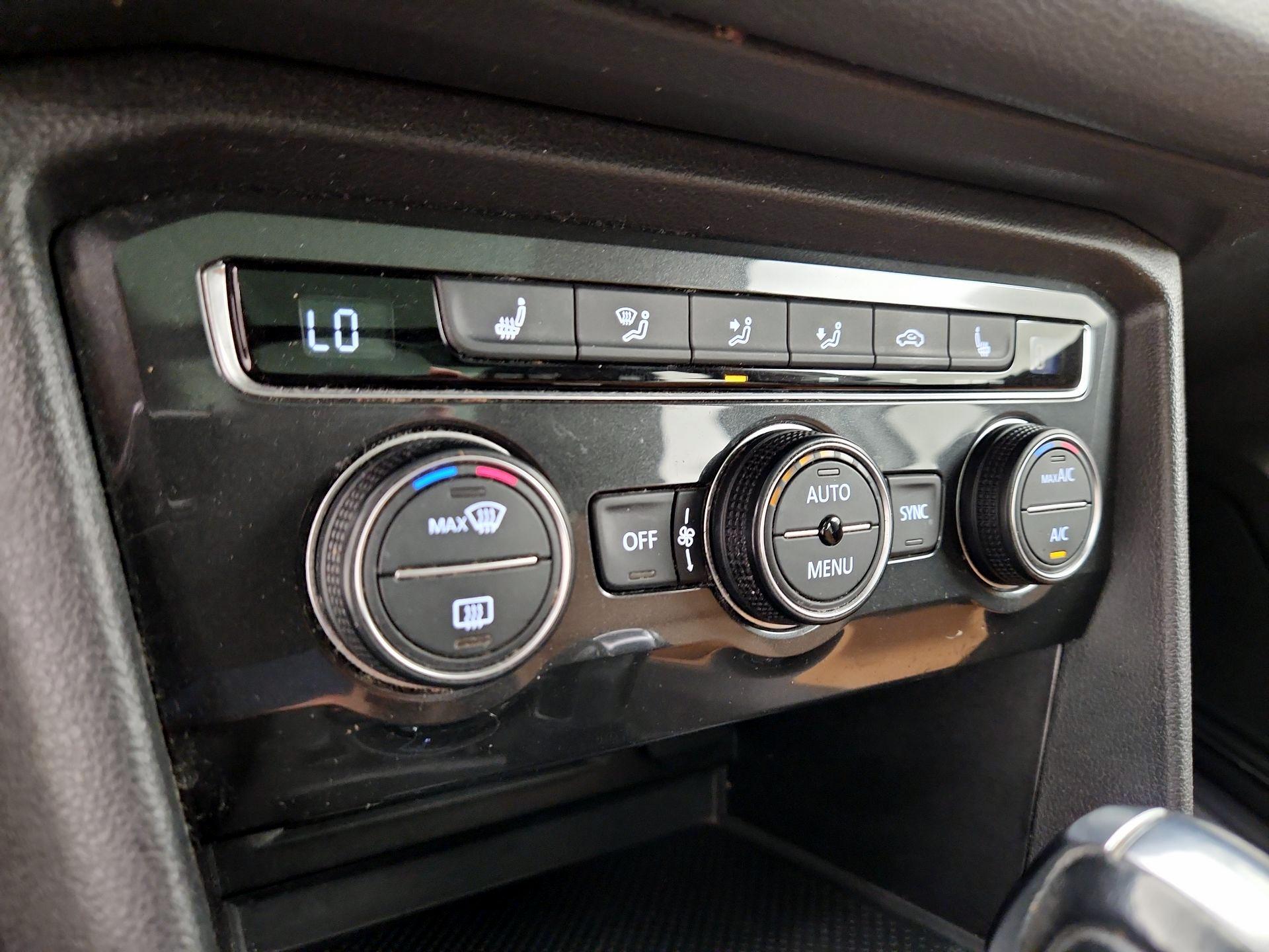 Thumbnail: 2019 Volkswagen Tiguan - 16